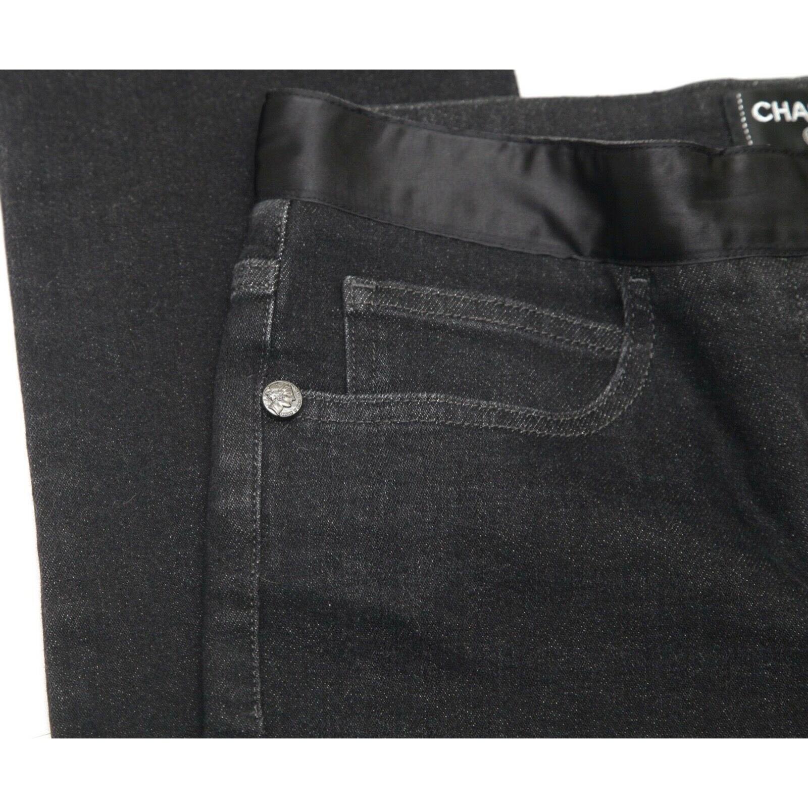 CHANEL Jeans Noir Denim Straight Leg Mid-Rise Belt Rome Pockets Sz 38 en vente 3