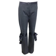 Chanel Jeans noirs avec nœuds en soie