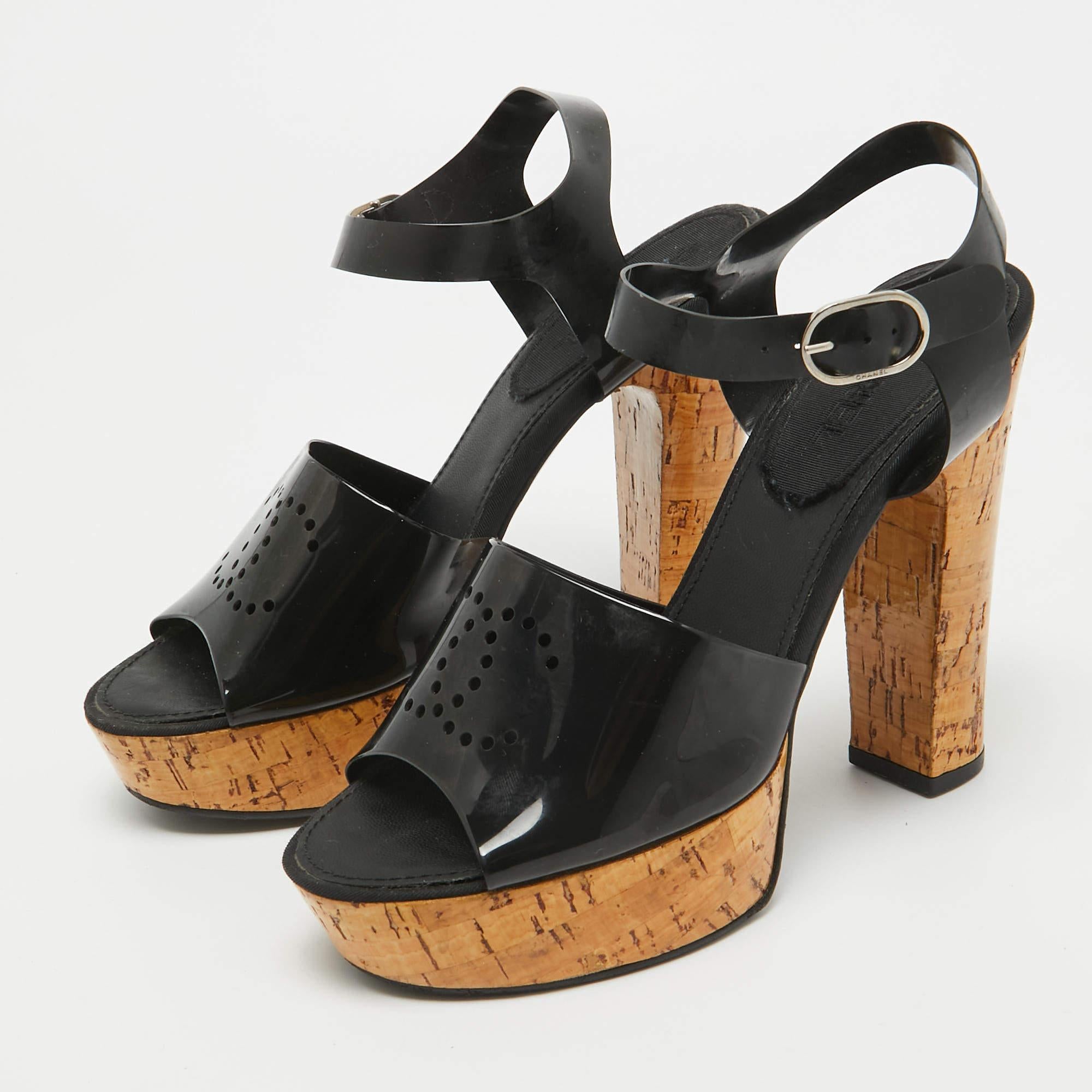 Parfaitement cousues et finies pour garantir une allure et une coupe élégantes, ces chaussures Chanel sont un achat que vous aimerez arborer. Ils sont très beaux sur les pieds.
