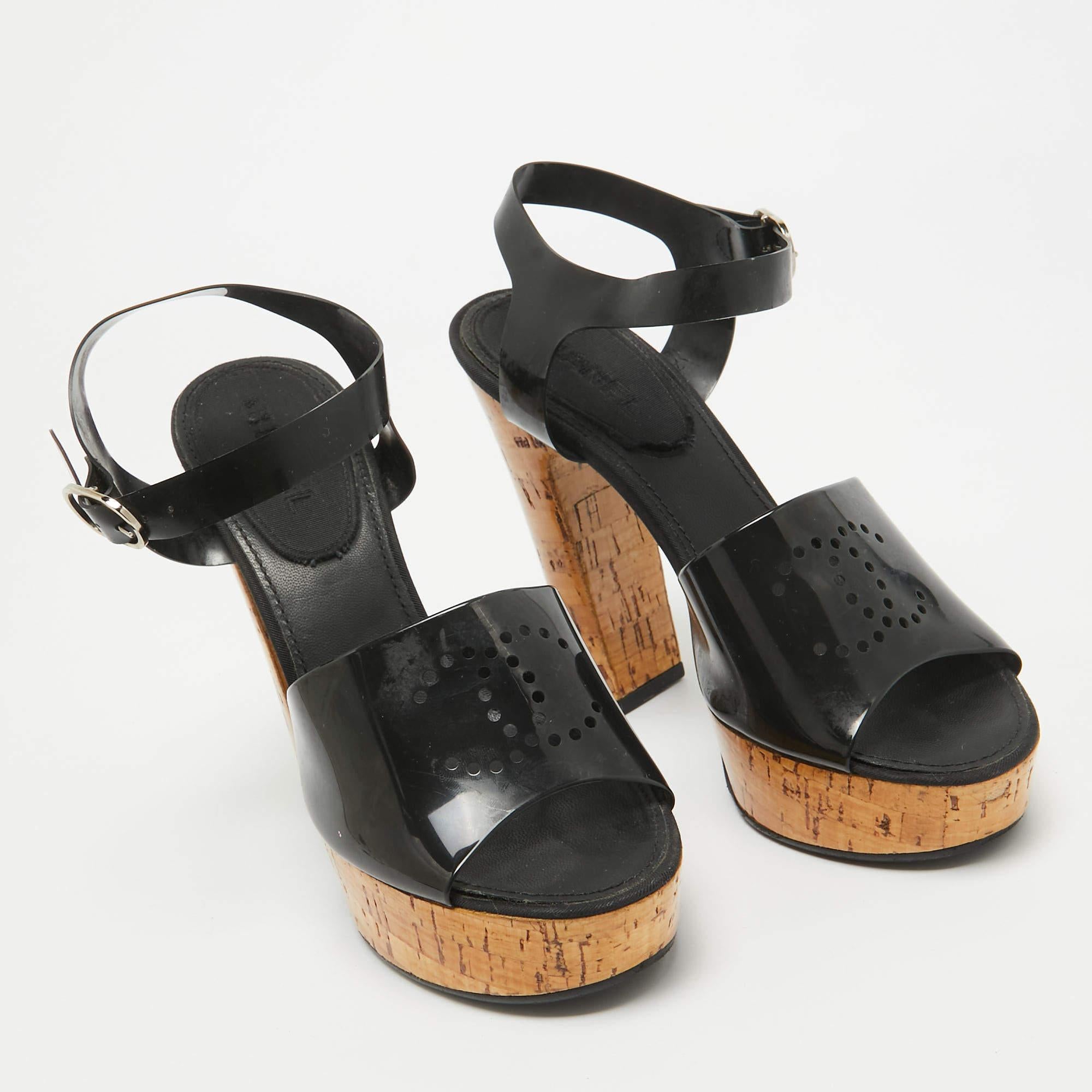 Chanel - Sandales à plateforme en liège et gelée - Taille 37,5 Bon état à Dubai, Al Qouz 2