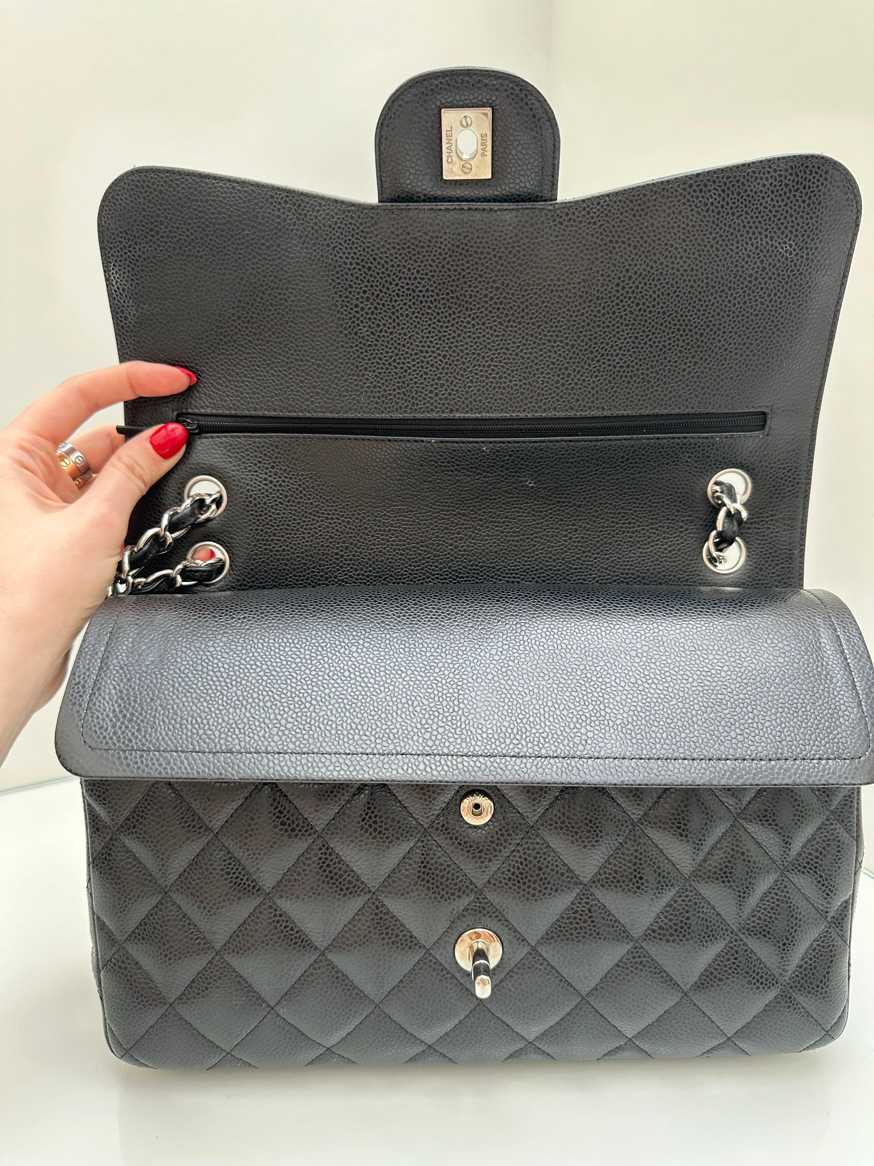 Chanel Schwarz Jumbo Classic Double Flap Gesteppt Kaviar Silberne Hardware im Angebot 8