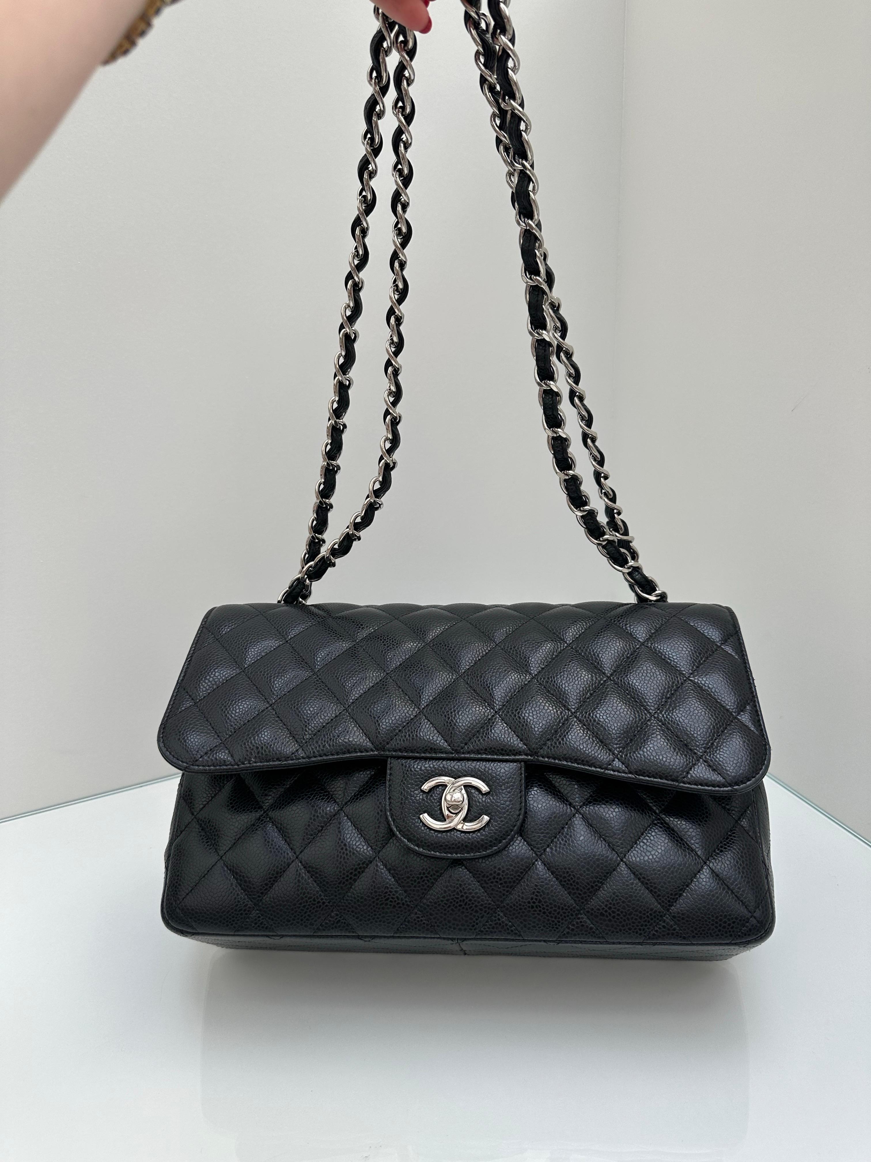 Chanel Schwarz Jumbo Classic Double Flap Gesteppt Kaviar Silberne Hardware im Angebot 10