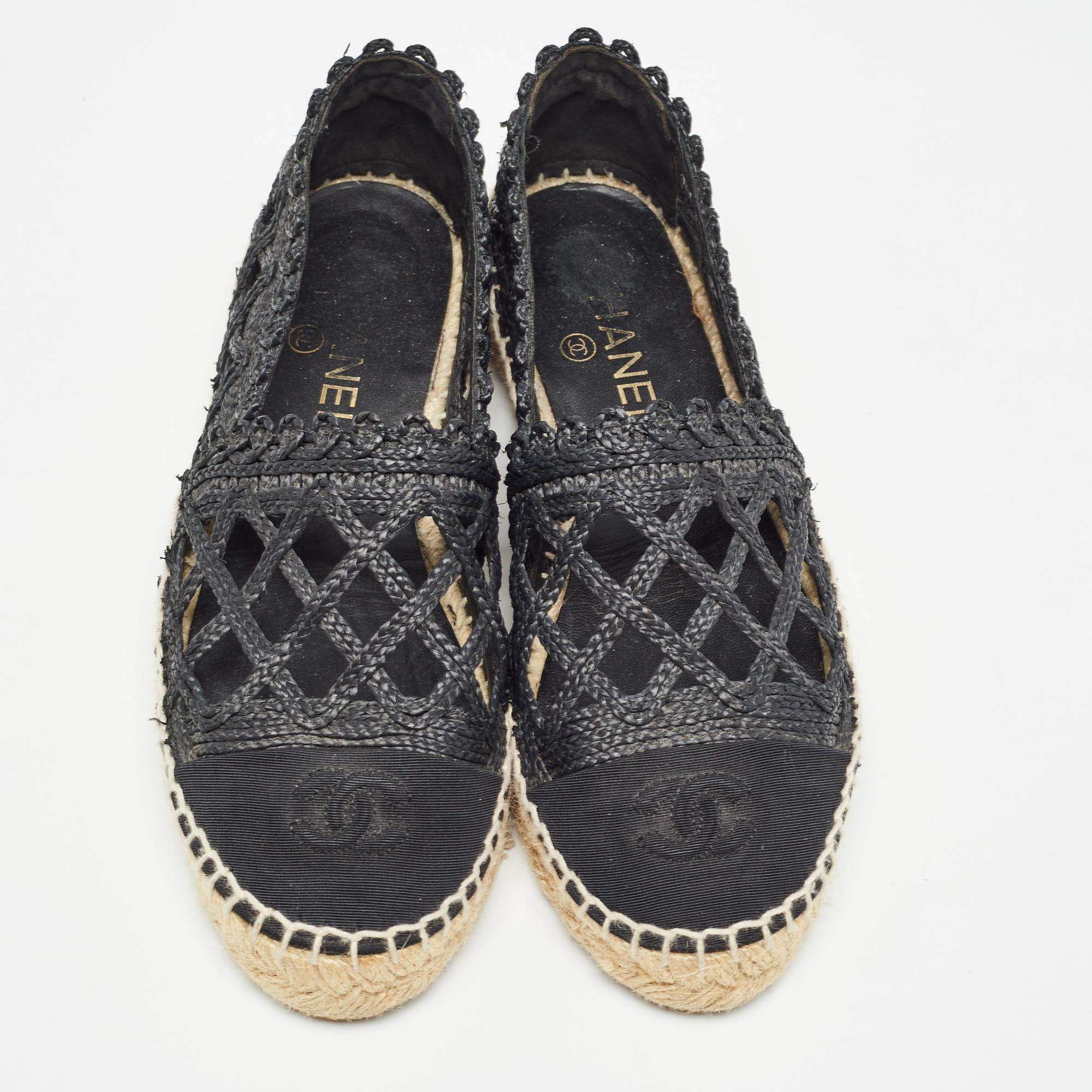 Chanel Black Jute And Canvas CC Cap Toe Espadrilles Flats Size 37 In Fair Condition In Dubai, Al Qouz 2