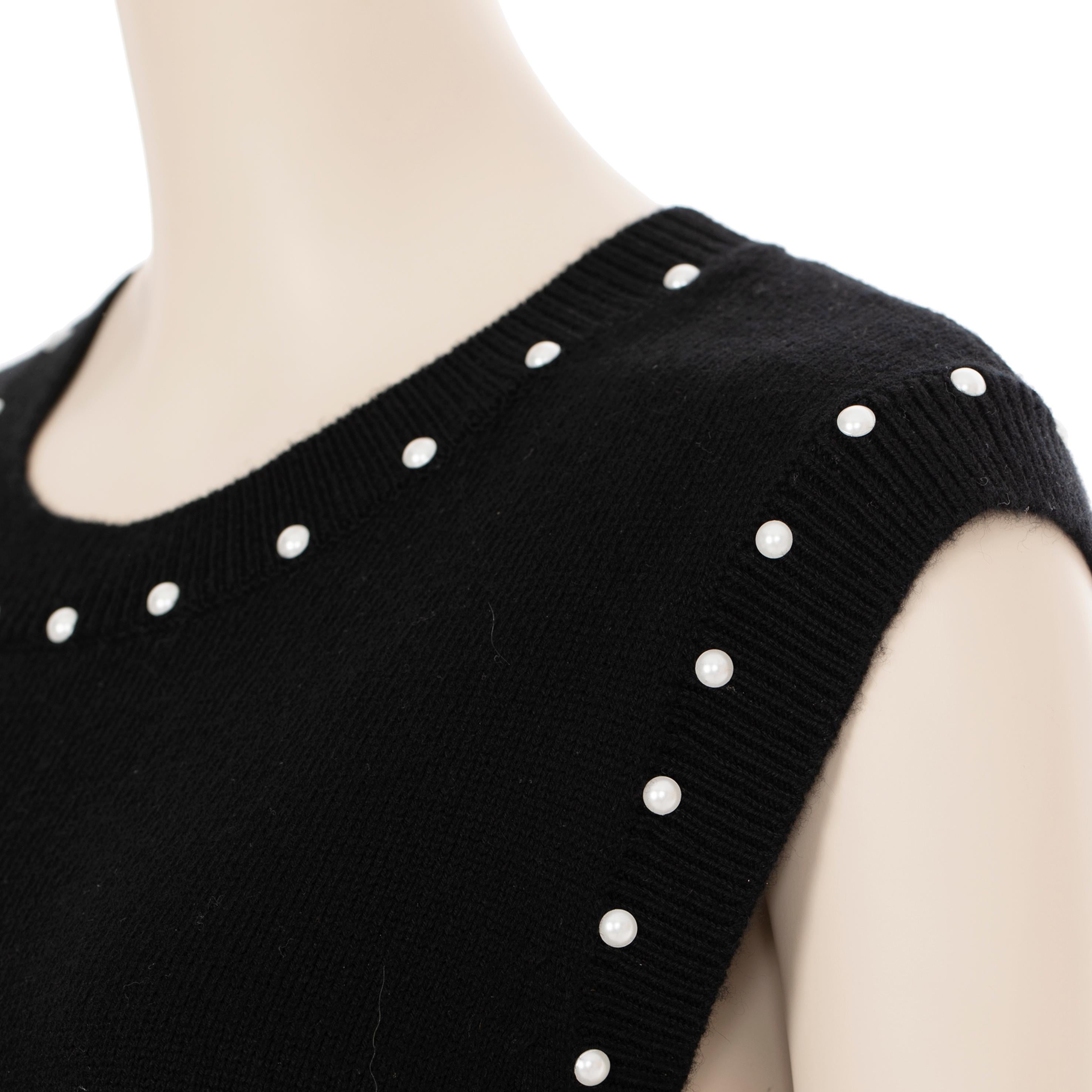 Chanel Black Knit Dress With Faux Pearl Details 40 FR For Sale 4