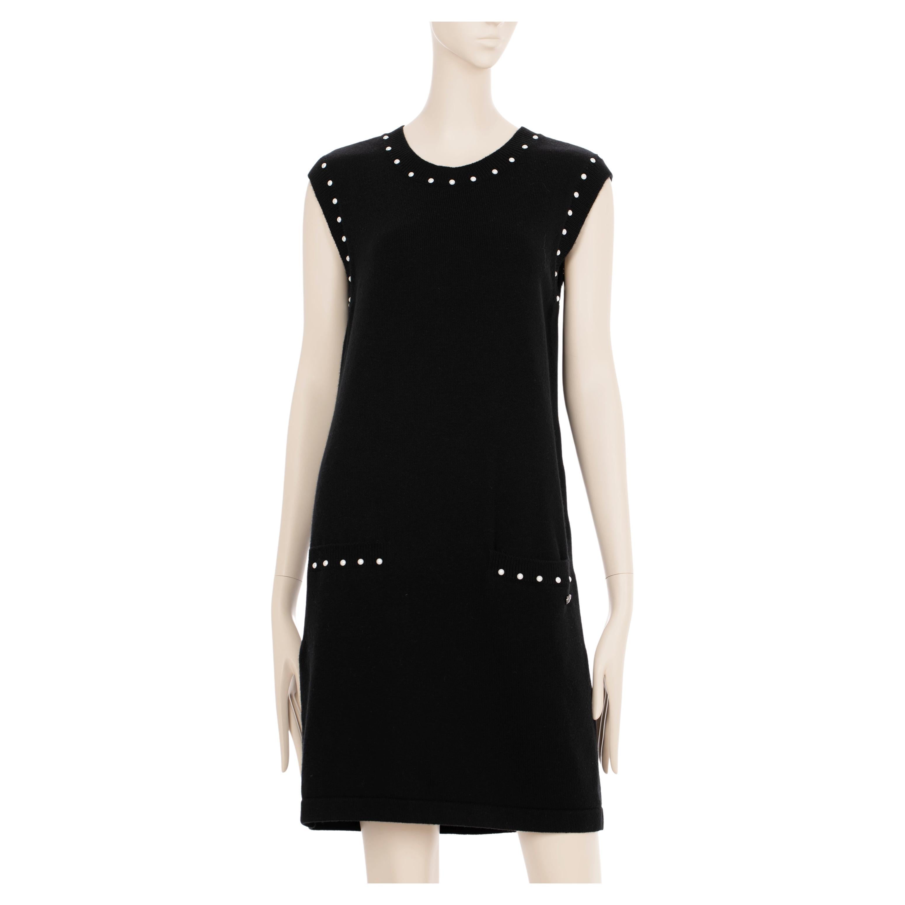 Chanel Black Knit Dress With Faux Pearl Details 40 FR For Sale
