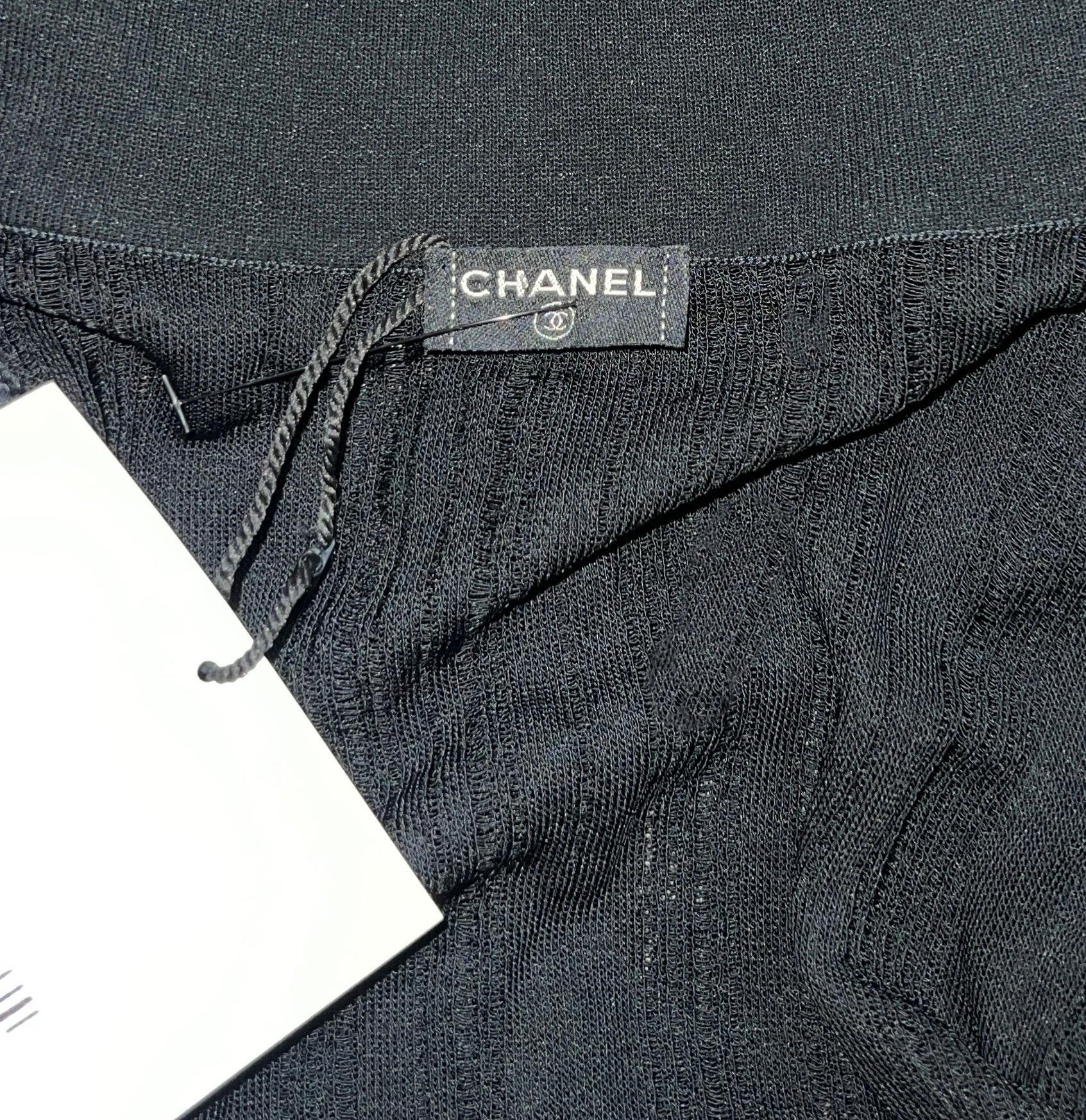 CHANEL Cardigan en maille noire avec bordures en vinyle 40 en vente 4