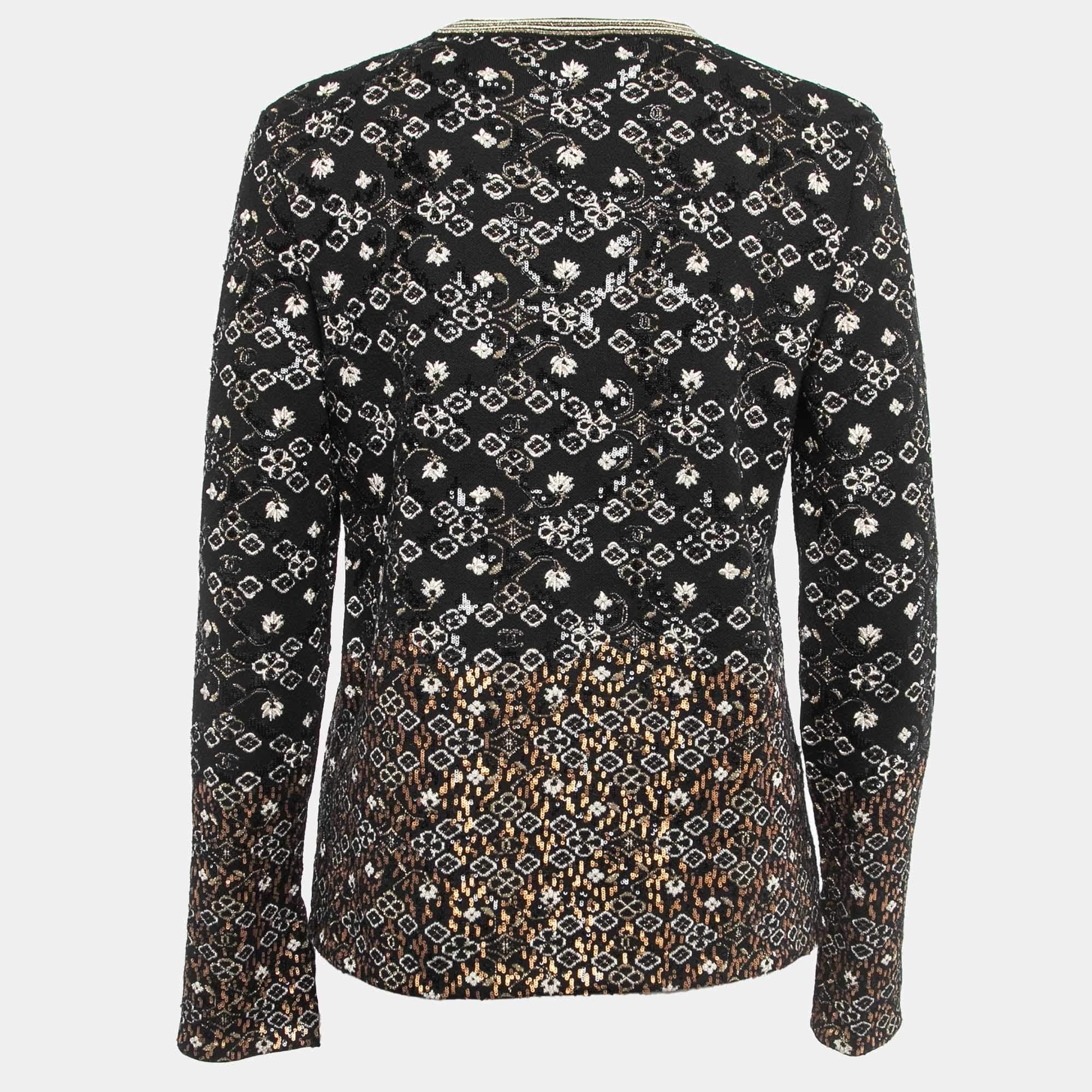Rest assured that you are in style when wearing this Chanel jumper. It is a well-made creation that has just the right details to offer a refined casualwear look. Get this sequin embroidered to add an extra layer of warmth on chilly days or nights.

