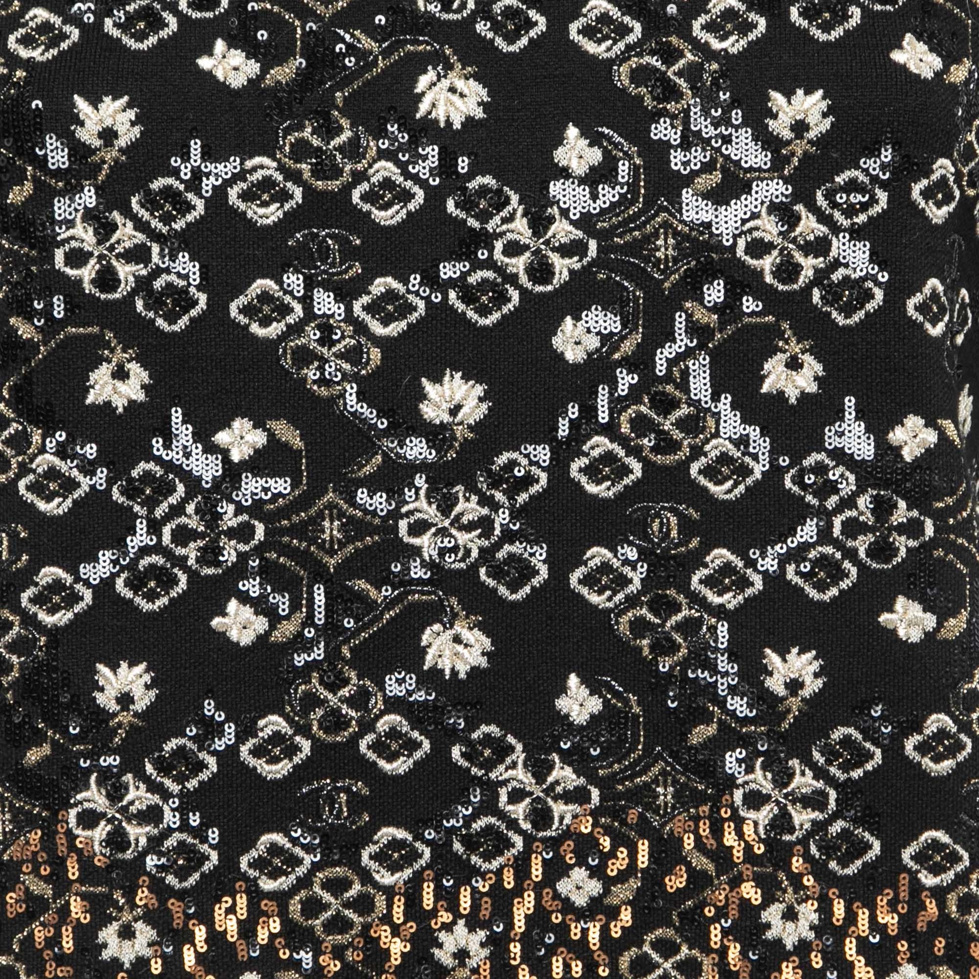 Chanel Black Knit Sequin Embroidered Jumper  In Excellent Condition For Sale In Dubai, Al Qouz 2