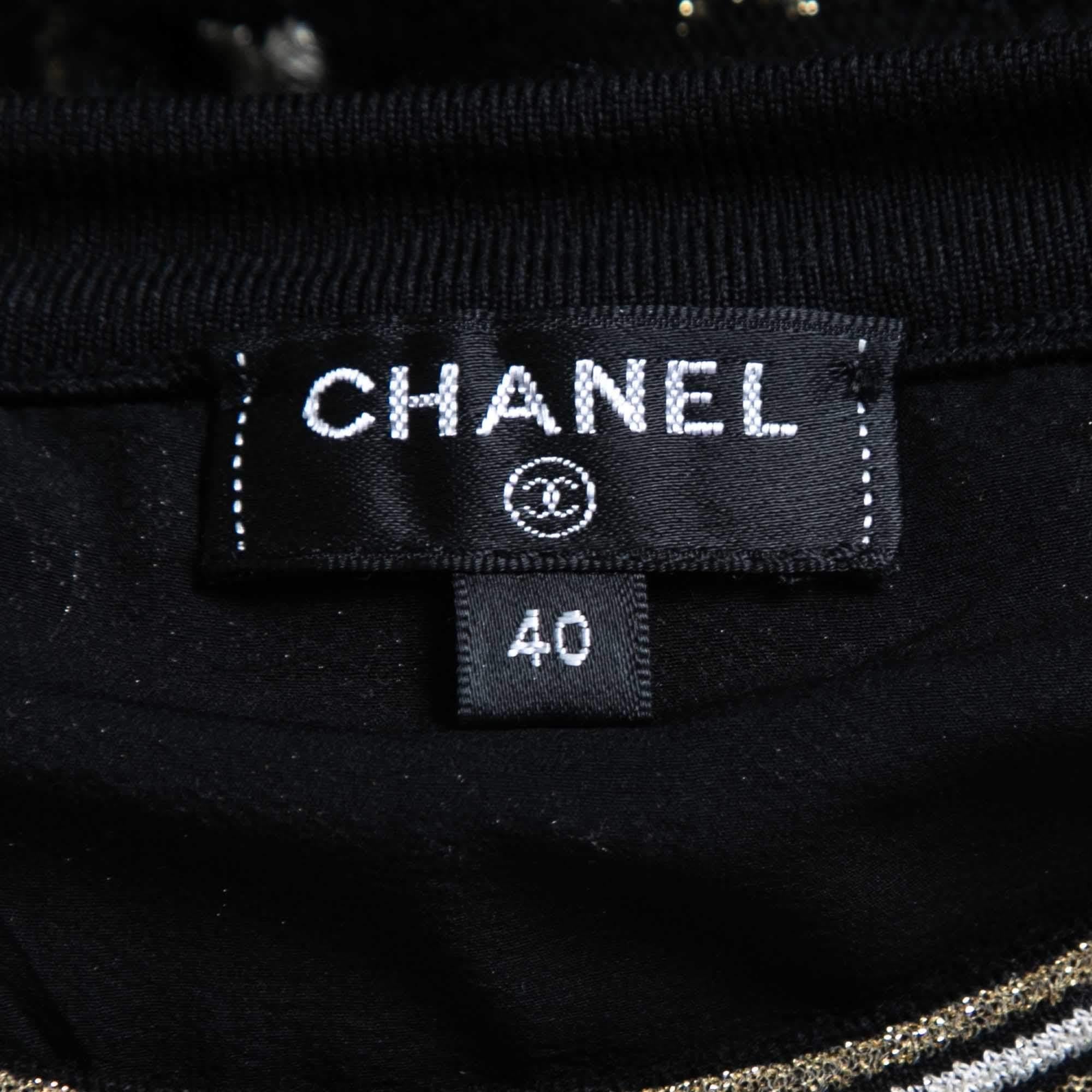 Pull brodé de sequins noirs Chanel  Excellent état - En vente à Dubai, Al Qouz 2