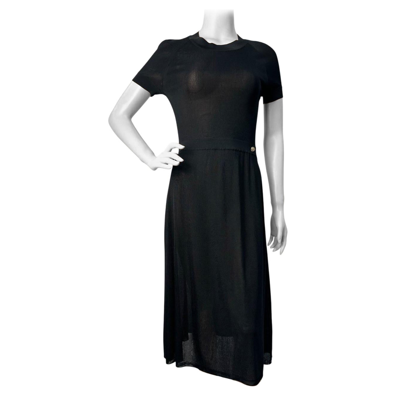 Chanel Schwarzes gestricktes Midikleid Sz.38 im Angebot
