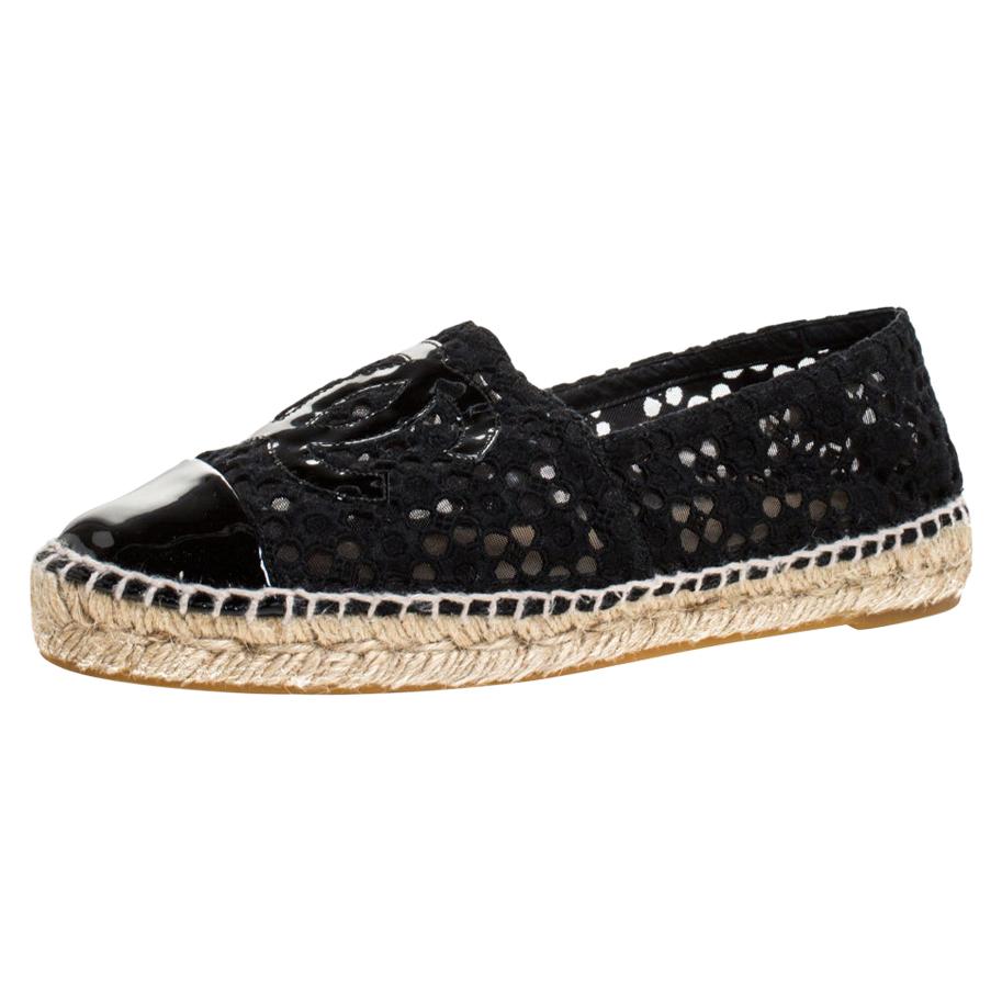 Chanel Black Lace And Patent Leather CC Espadrille Flats Size 37
