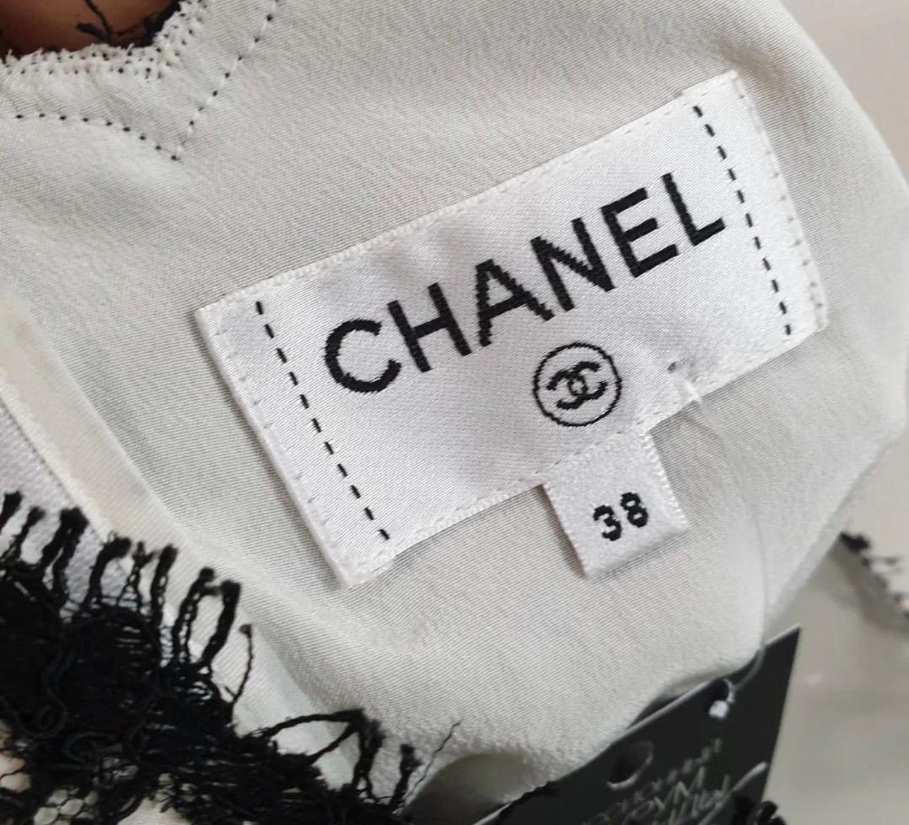 CHANEL Camisole en dentelle noire Excellent état - En vente à Krakow, PL