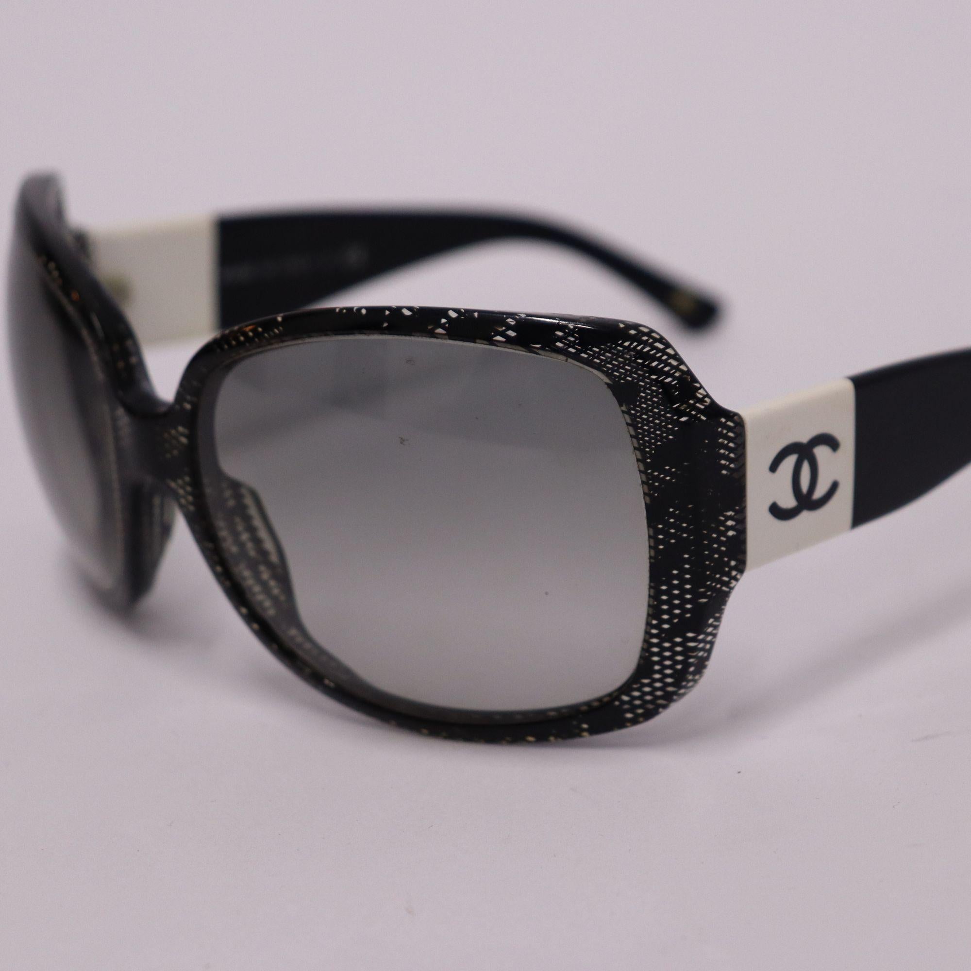 Women's Chanel Black Lace CC Sunglasses For Sale