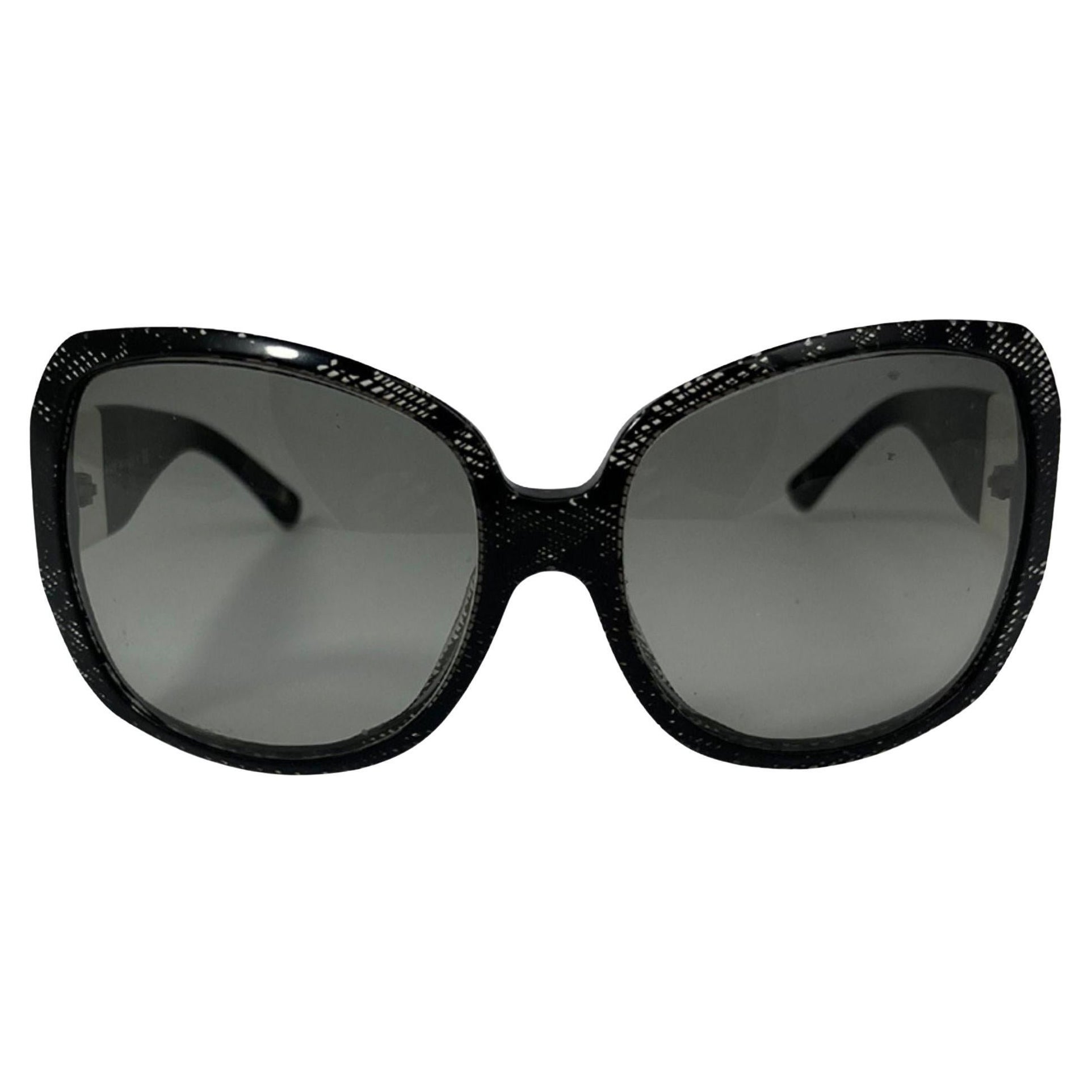 Chanel CC-Sonnenbrille aus schwarzer Spitze