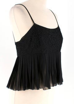 Chanel Schwarzes plissiertes Cami-Top aus bestickter Spitze mit Spitze, Größe US 8