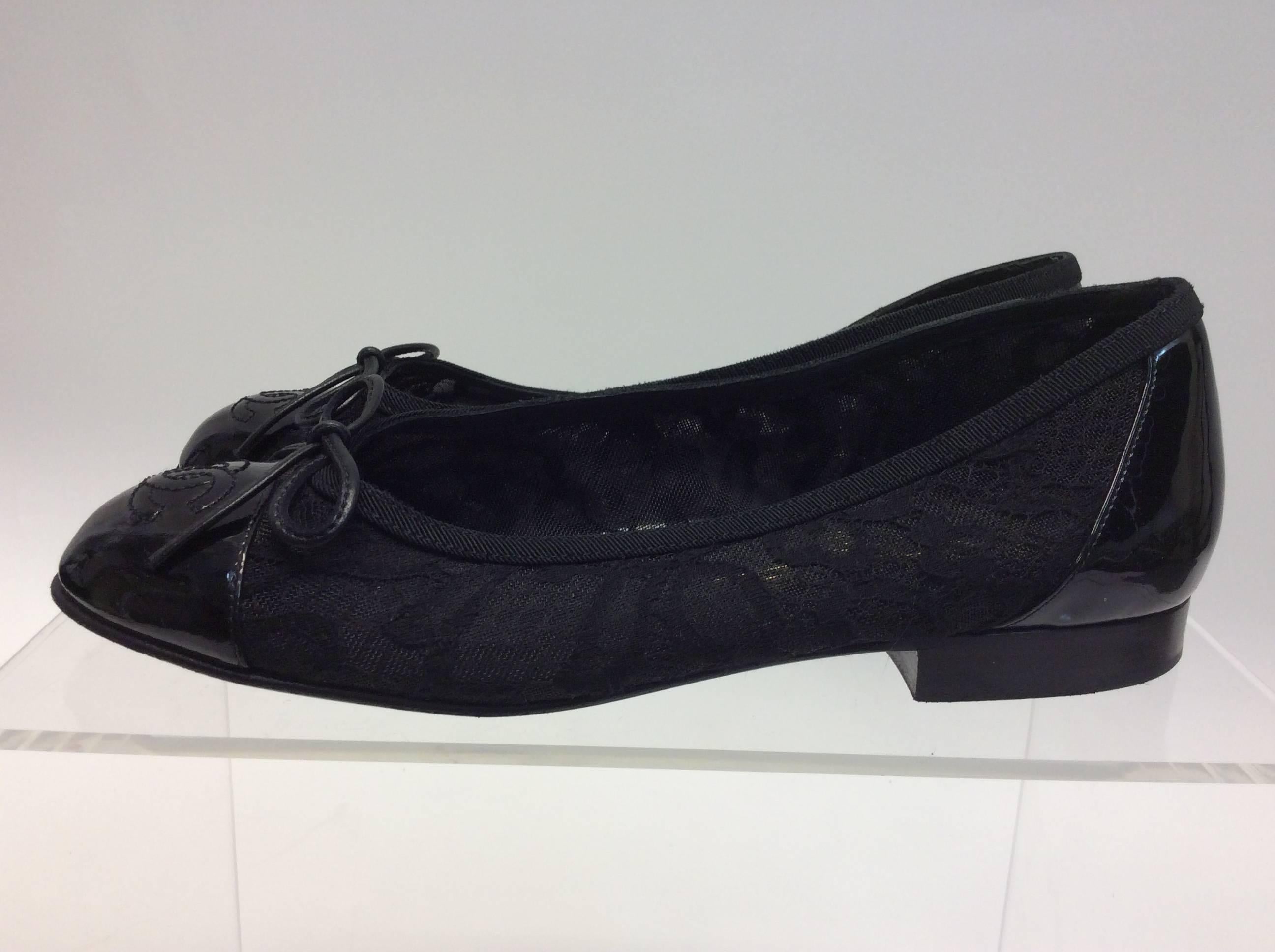 Chanel Black Lace Flats
$299
Made in Italy
Size 35