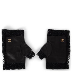 CHANEL Gants FINGERLESS noirs en dentelle et cuir 7,5