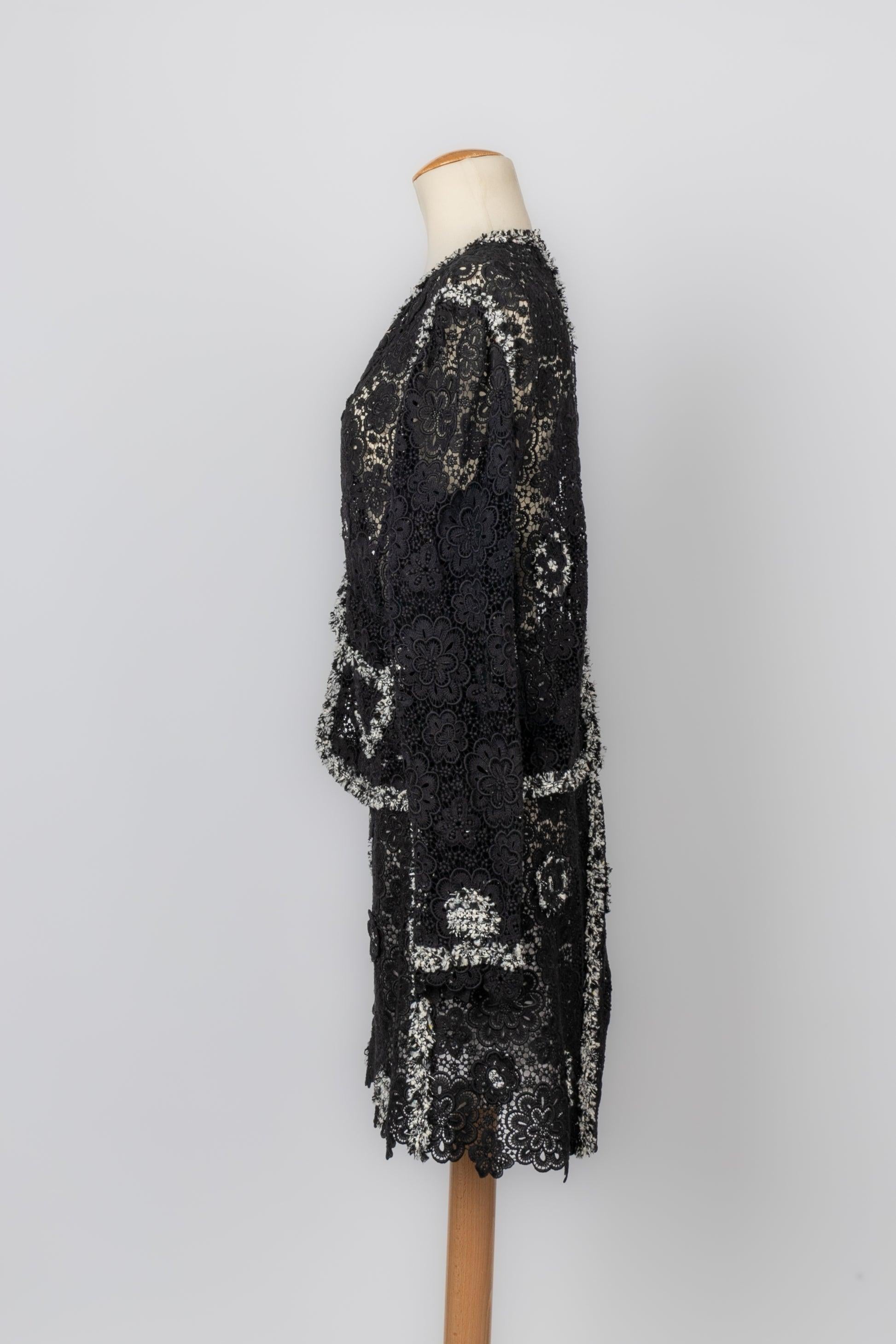 Chanel Black Lace Set Edged with Braids, 2004 In Excellent Condition For Sale In SAINT-OUEN-SUR-SEINE, FR