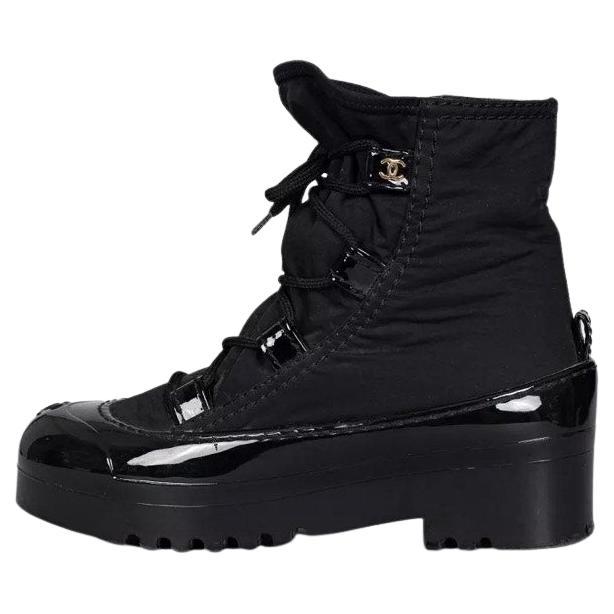 Chanel - Bottes à lacets en caoutchouc noir Taille 38