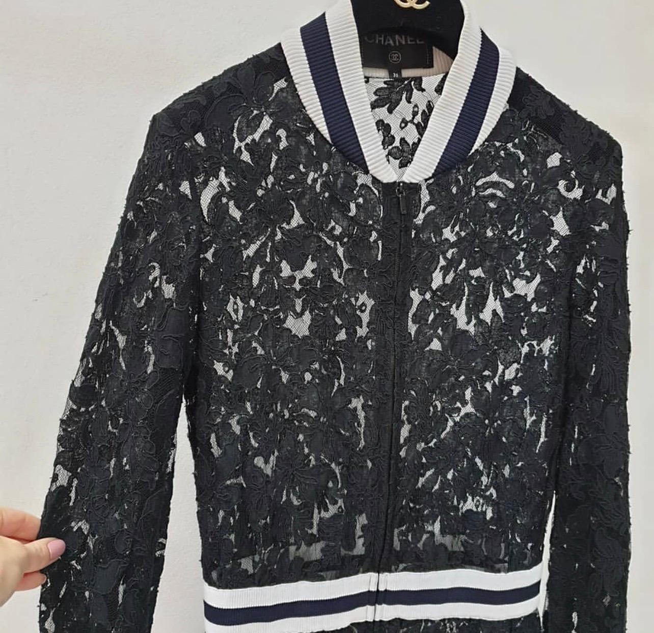 De las mujeres Chanel Vestido negro de encaje con cremallera