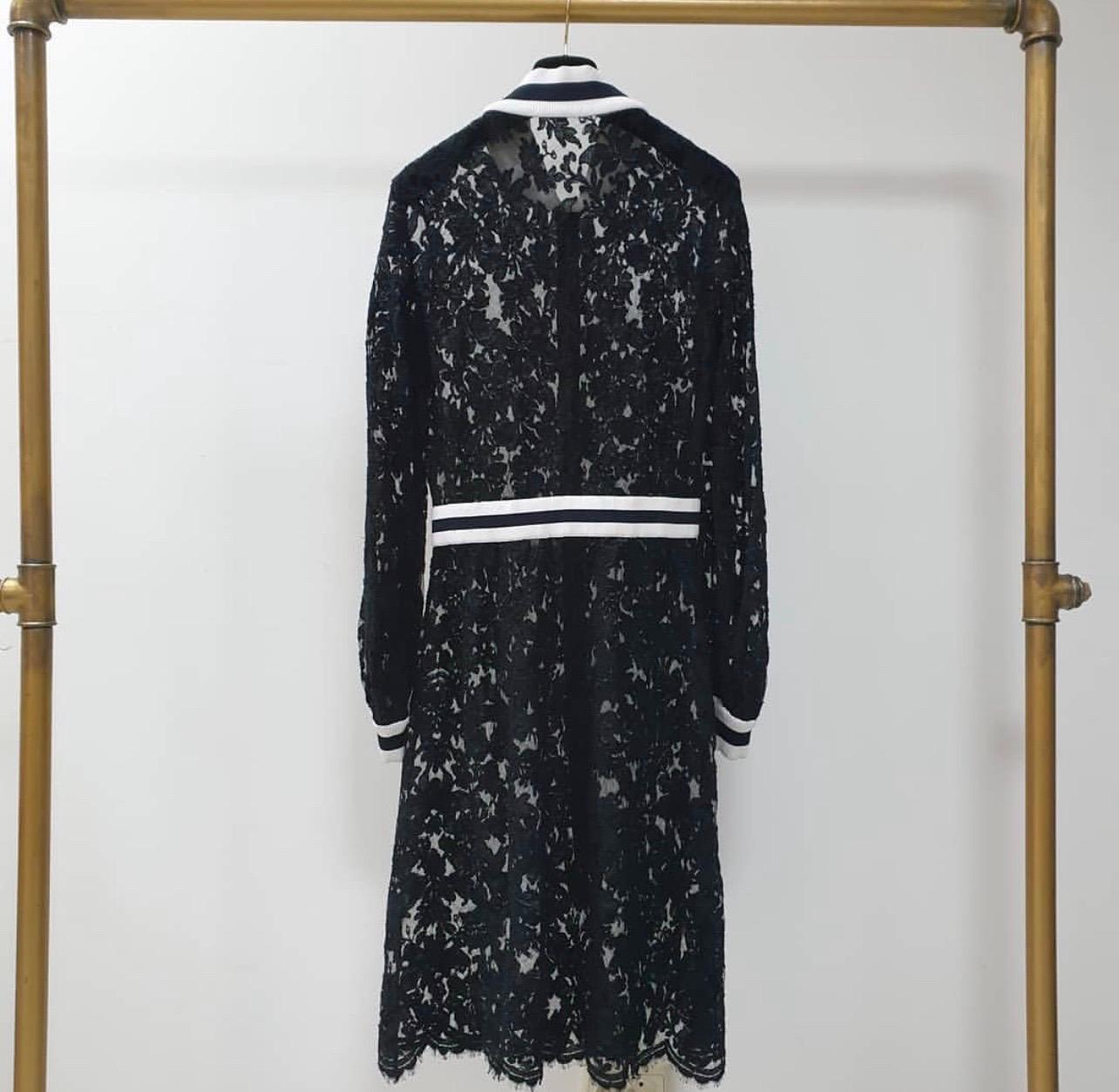 Chanel Vestido negro de encaje con cremallera 1