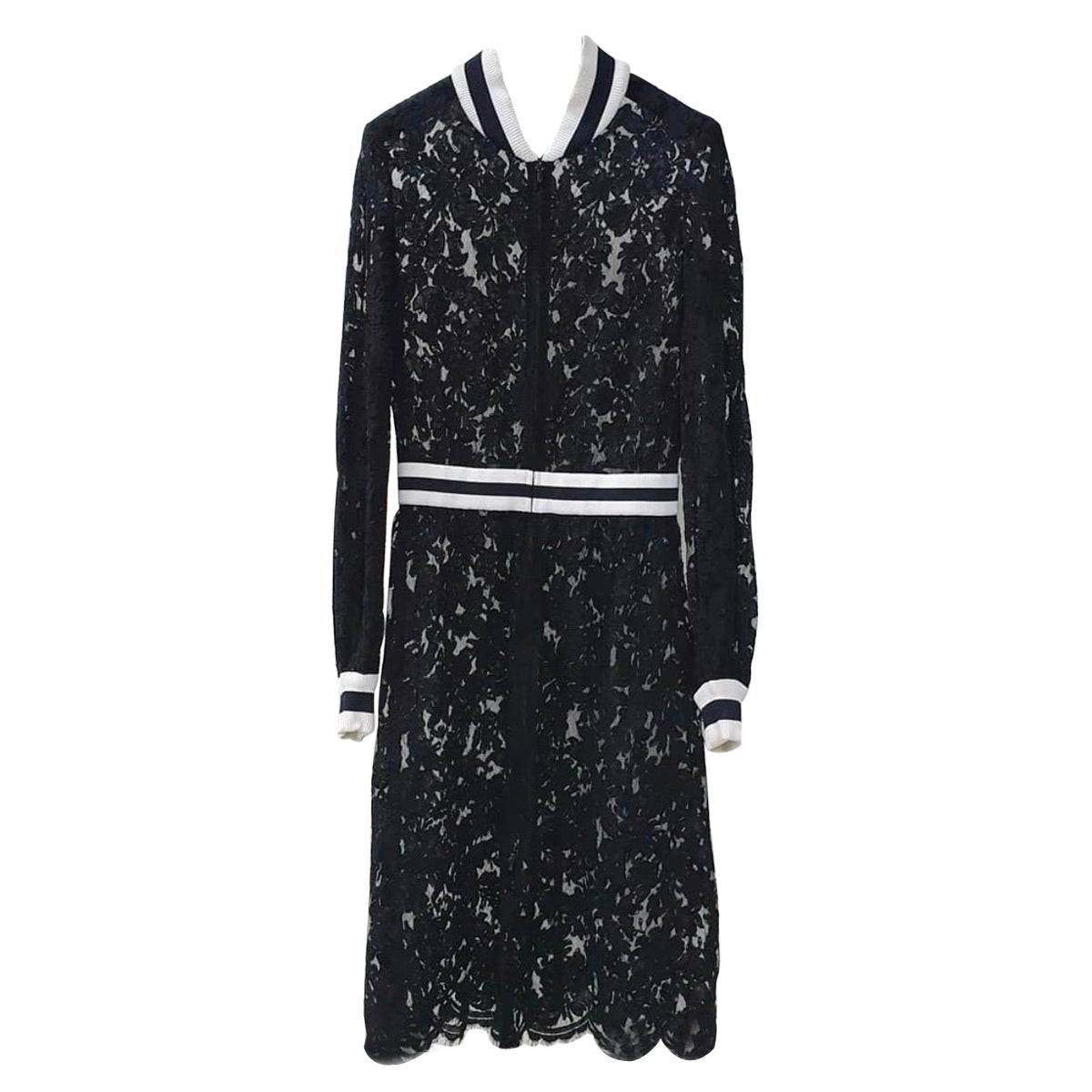 Chanel Vestido negro de encaje con cremallera