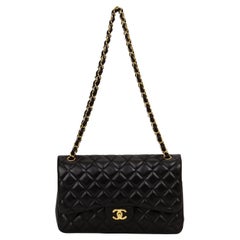 Borsa Chanel in agnello nero Jumbo con doppia patta in oro