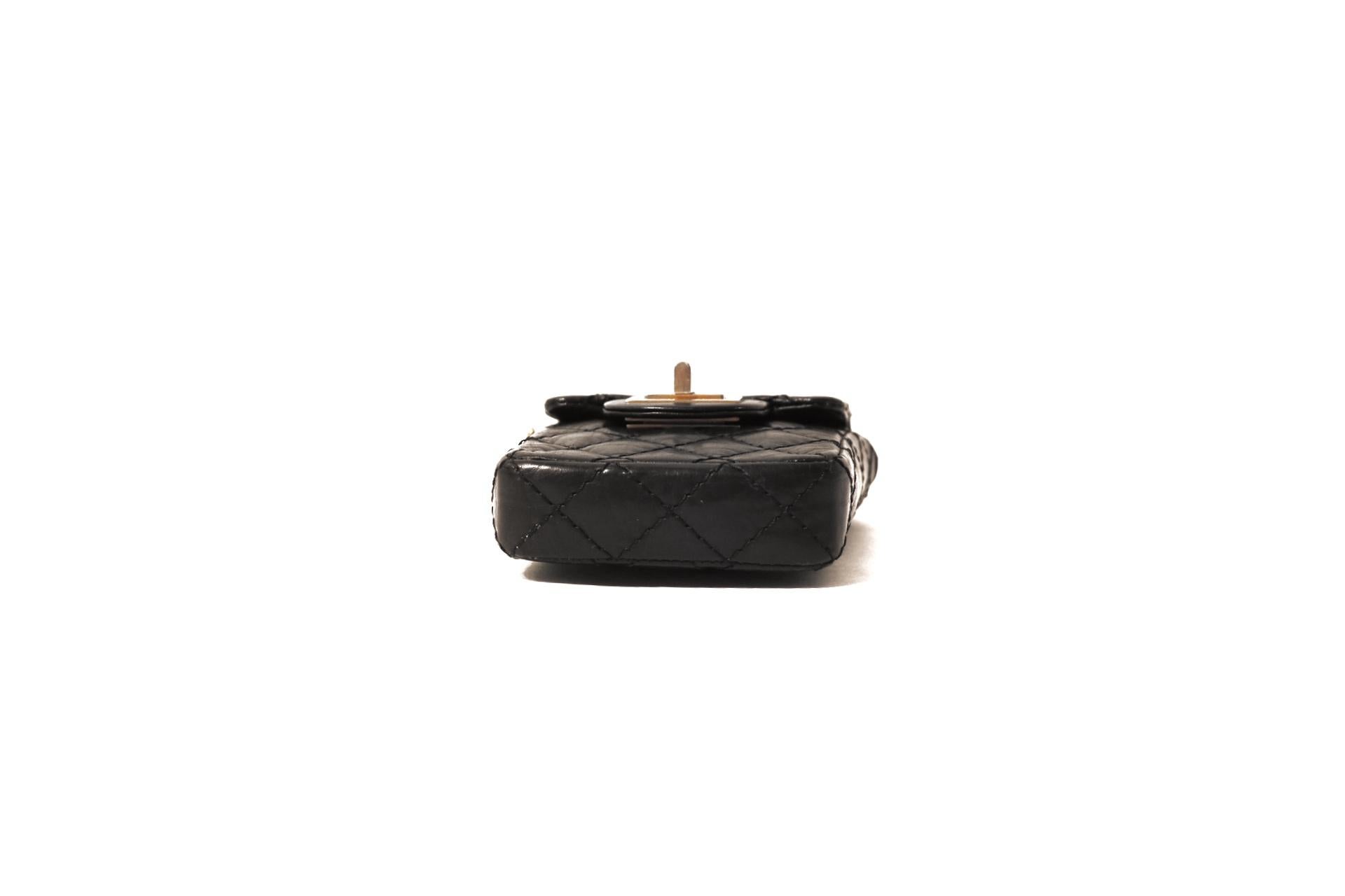 Chanel Black Lambskin 2.55 Reissue Phone Bag In Good Condition In Palm Beach, FL