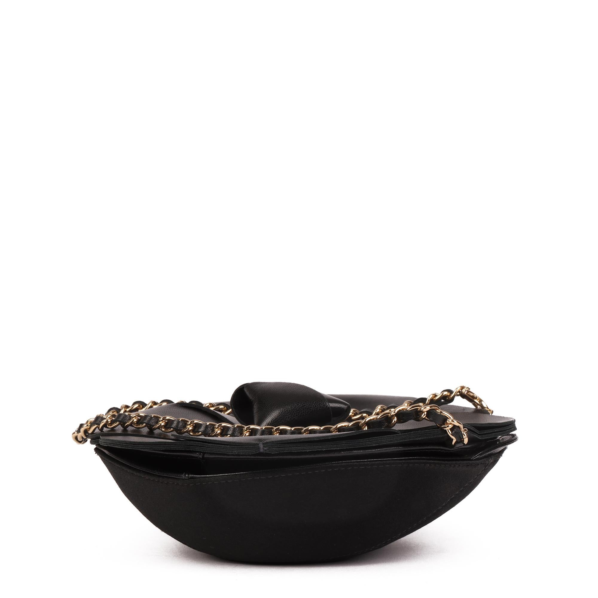 Chanel Schwarze Kamelien-Clutch aus Lammfell mit Kette COC 6