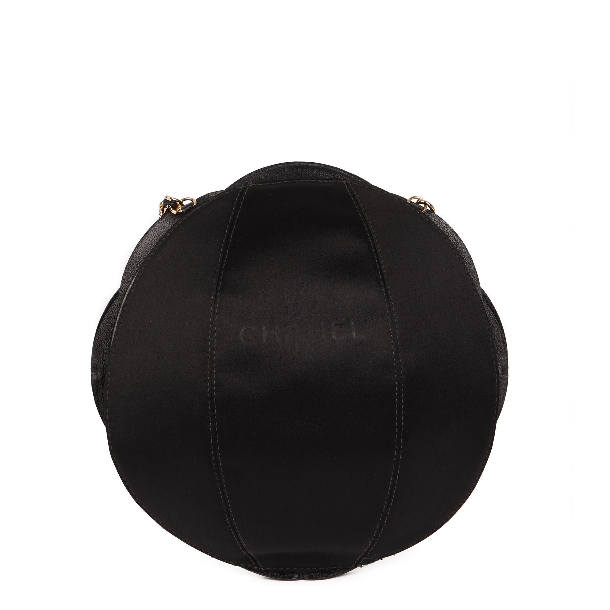 Chanel Schwarze Kamelien-Clutch aus Lammfell mit Kette COC 7