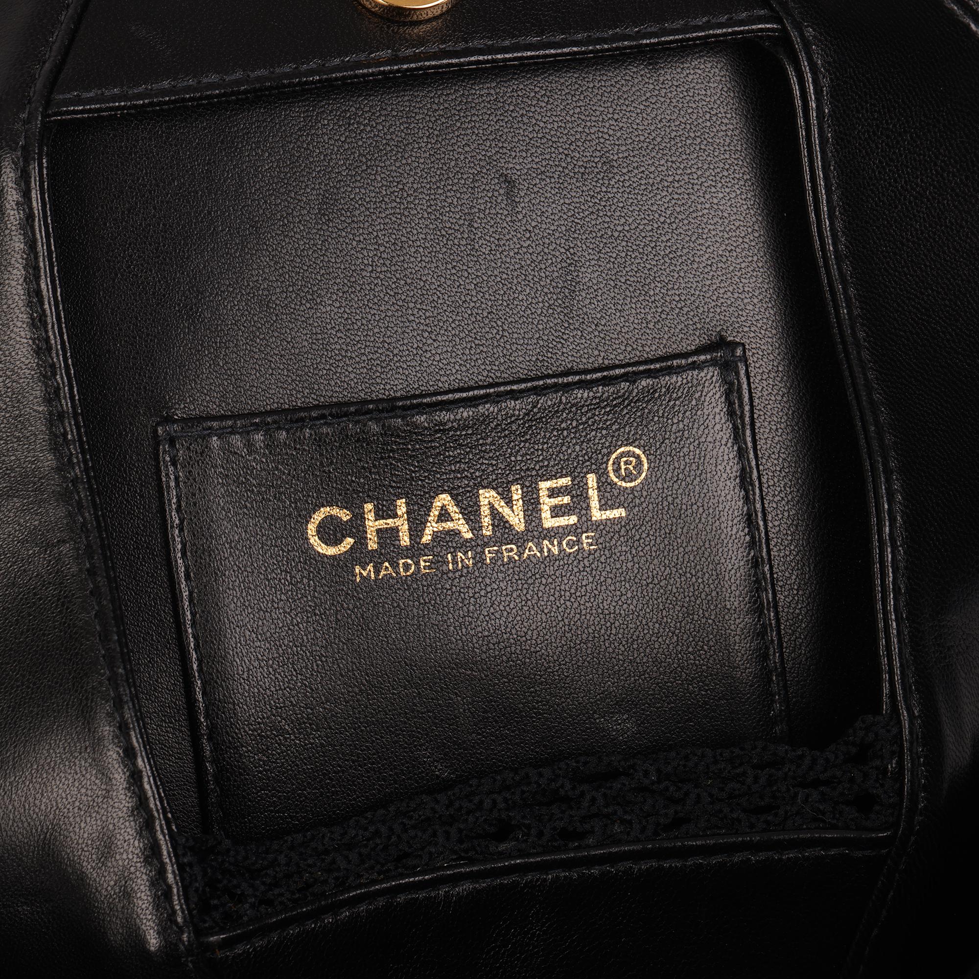 Chanel Schwarze Kamelien-Clutch aus Lammfell mit Kette COC Damen