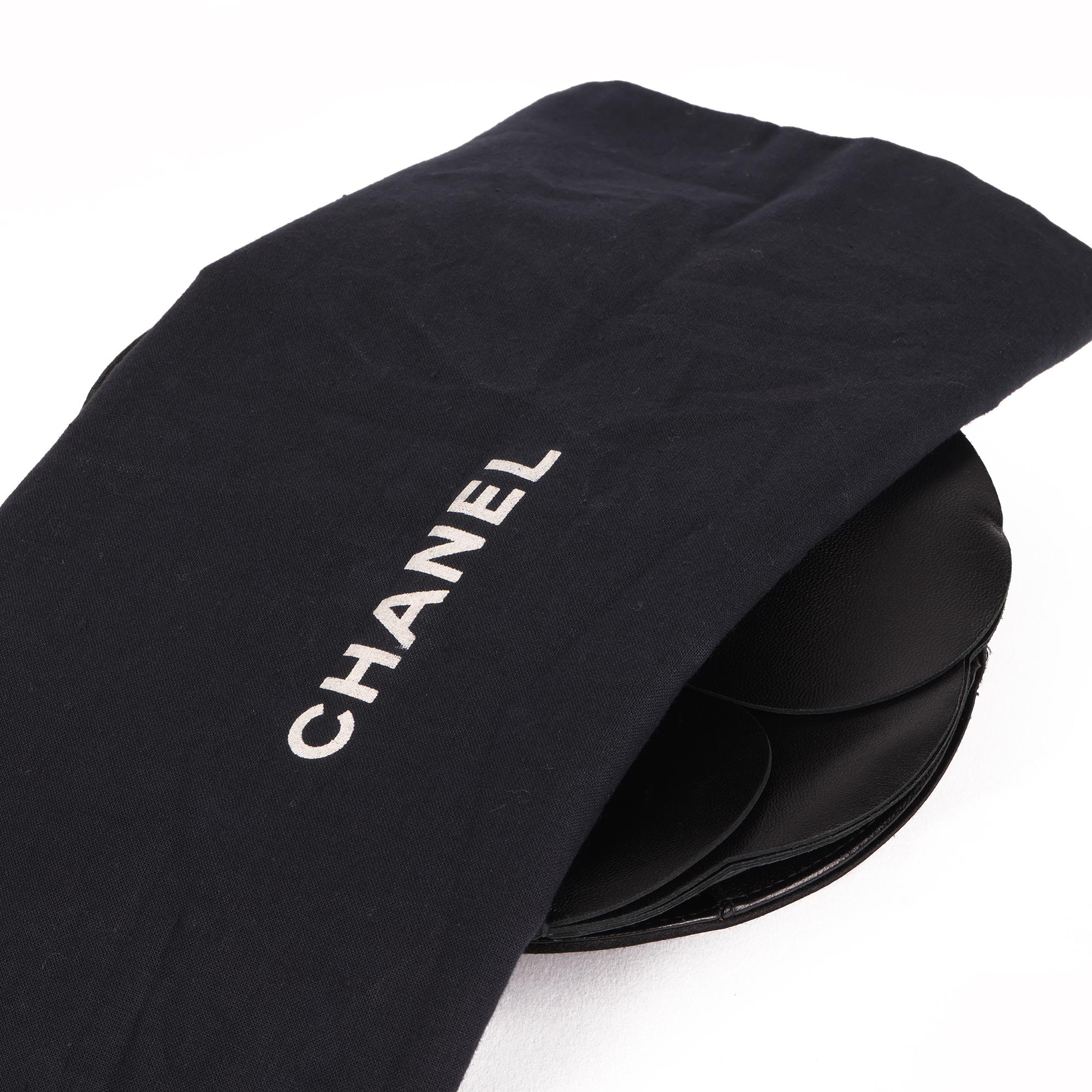 Chanel Schwarze Kamelien-Clutch aus Lammfell mit Kette COC 2