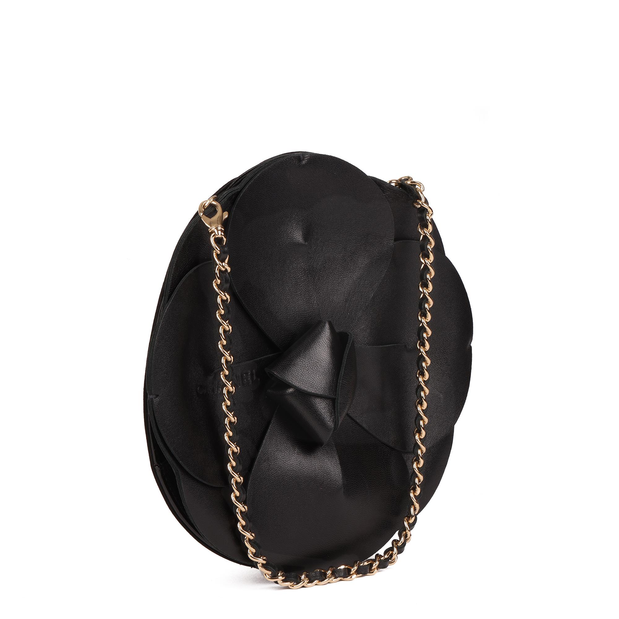 Chanel Schwarze Kamelien-Clutch aus Lammfell mit Kette COC 4