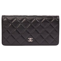 Chanel Schwarzes Lammfell Klassisches Portemonnaie mit langer Klappe