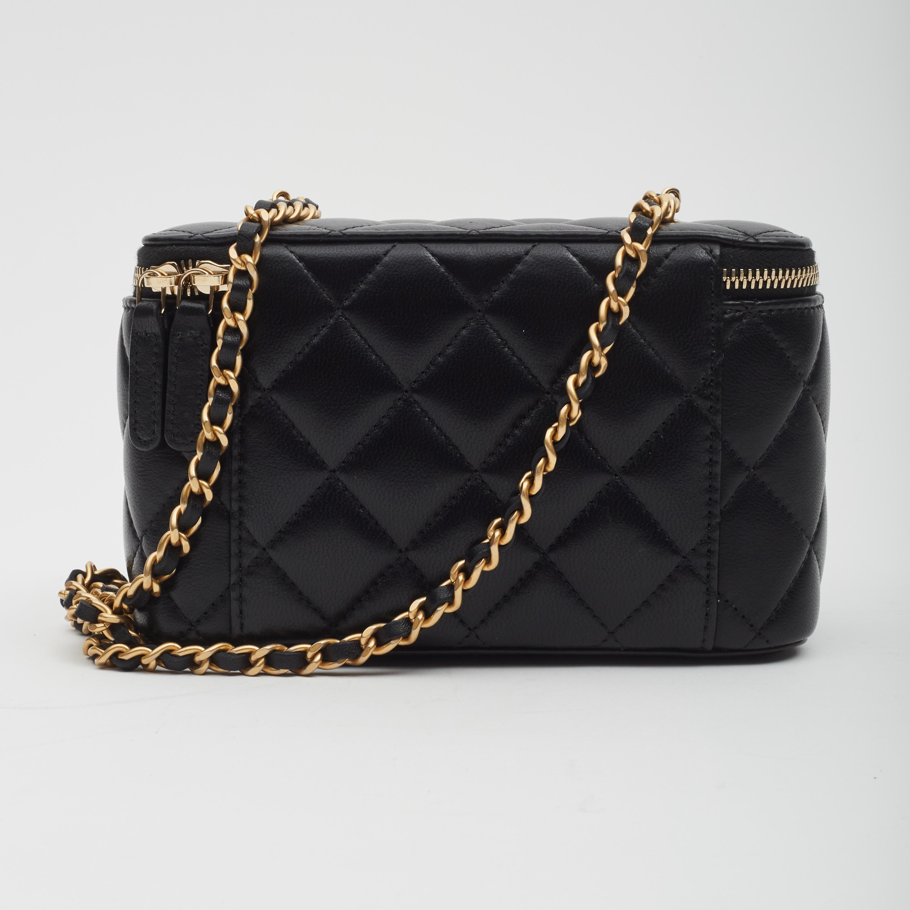 Chanel. From the 2022 Collection by Virginie Viard. Black Lambskin. Interlocking CC Logo & Quilted Pattern. Gold-Tone Hardware. Chain-Link Shoulder Strap. Leather Lining with Card Slots. Zip Closure at Top. Includes Box

Color: Black
Material: