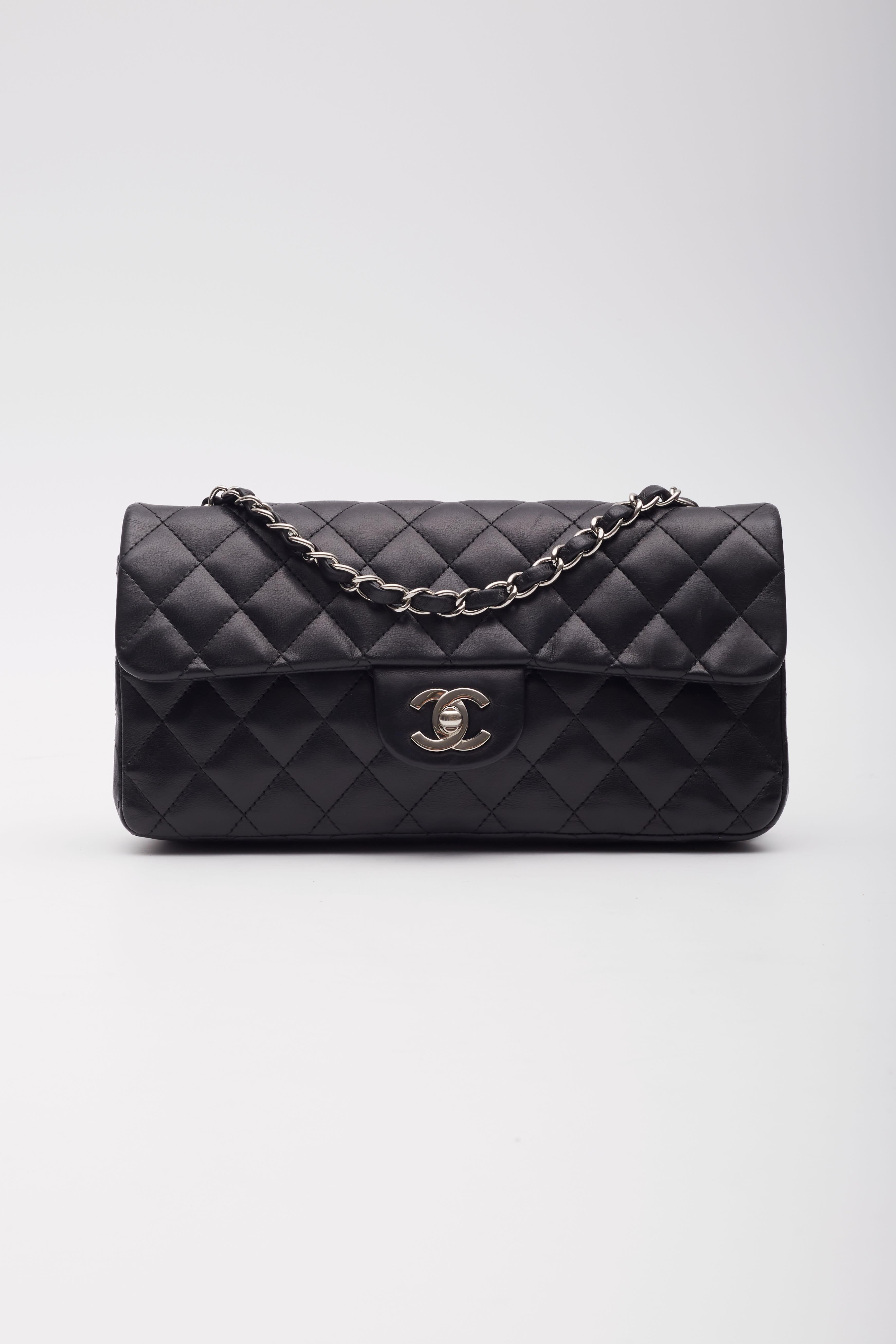 Chanel Black Lambskin East West Baguette Bag Gold Hardware In Good Condition For Sale In Montreal, Quebec
