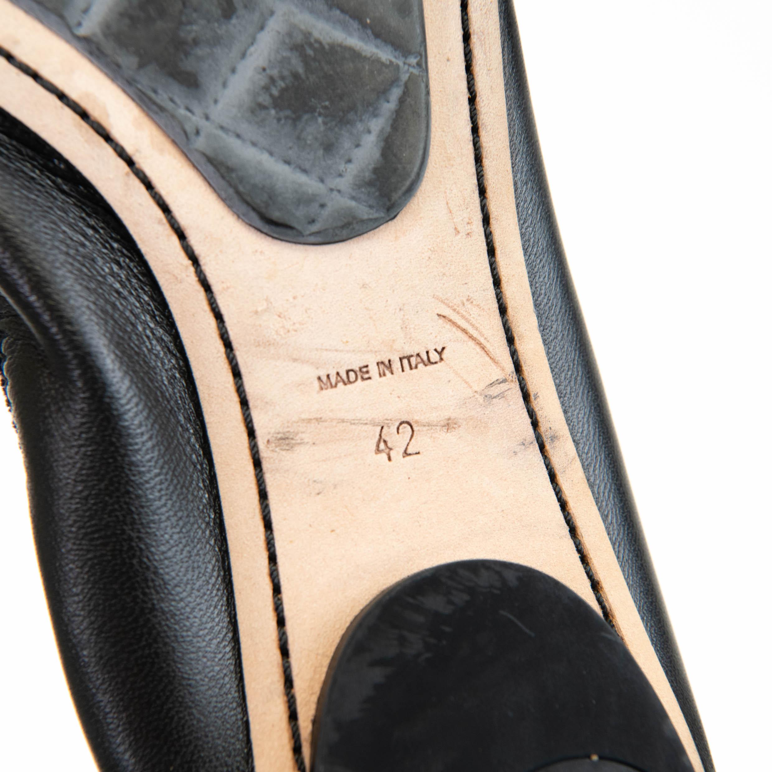 Chanel Black Lambskin Elastic Camellia Ballerina Flats Size 42 In Good Condition In Corona Del Mar, CA