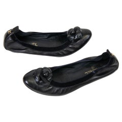 Chanel Bailarinas de piel de cordero negra Camelia elástica Talla 42