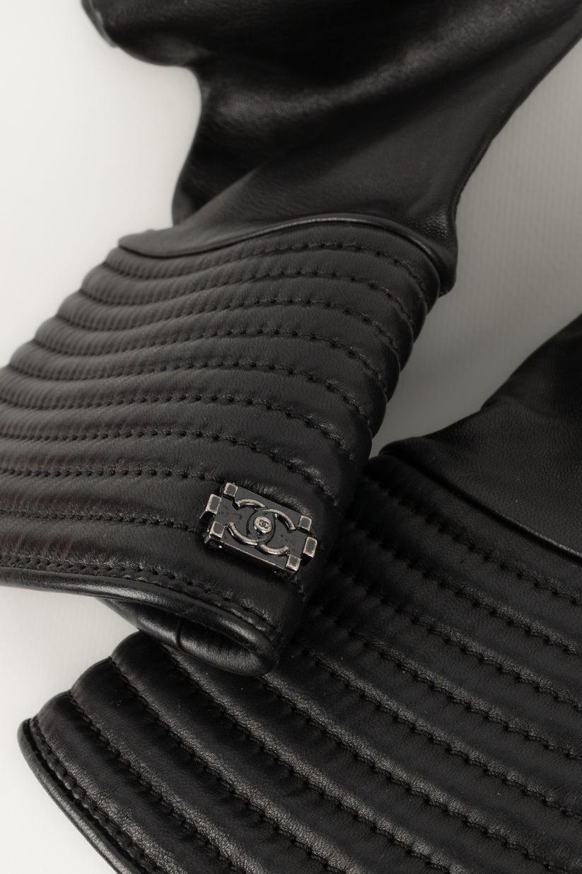 Chanel Black Lambskin Gloves/Arm Cuffs In Good Condition For Sale In SAINT-OUEN-SUR-SEINE, FR