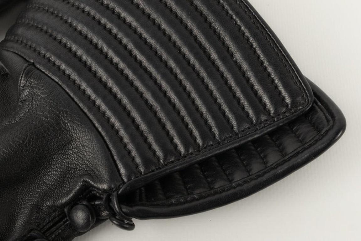 Chanel - Gants et manchettes en cuir d'agneau noir Bon état - En vente à SAINT-OUEN-SUR-SEINE, FR