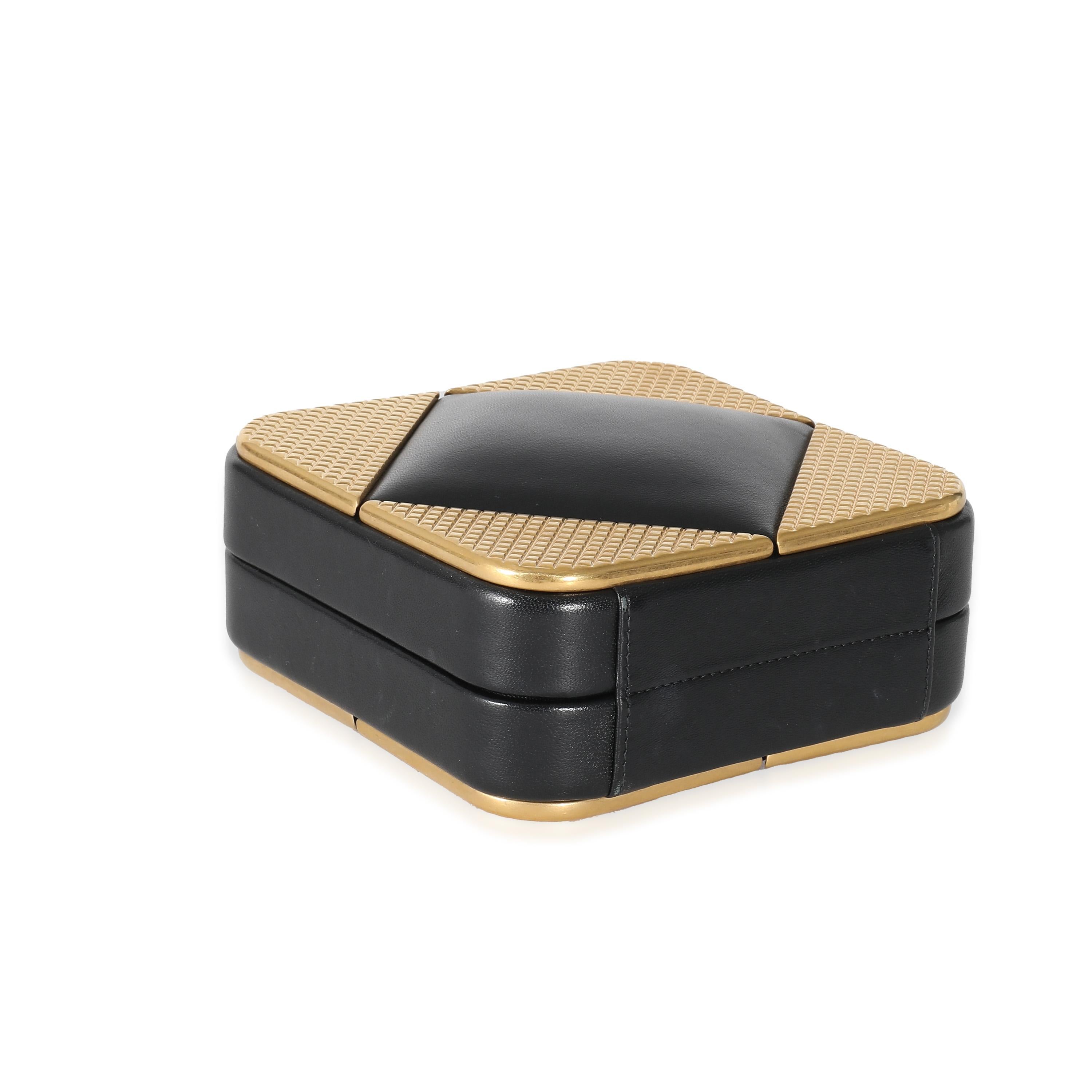 Chanel - Pochette CC carrée en métal doré en cuir d'agneau noir en vente 2