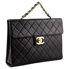 Chanel Business Portfolio Aktentasche/Aktentasche aus schwarzem Lammfell mit goldenem Henkel
