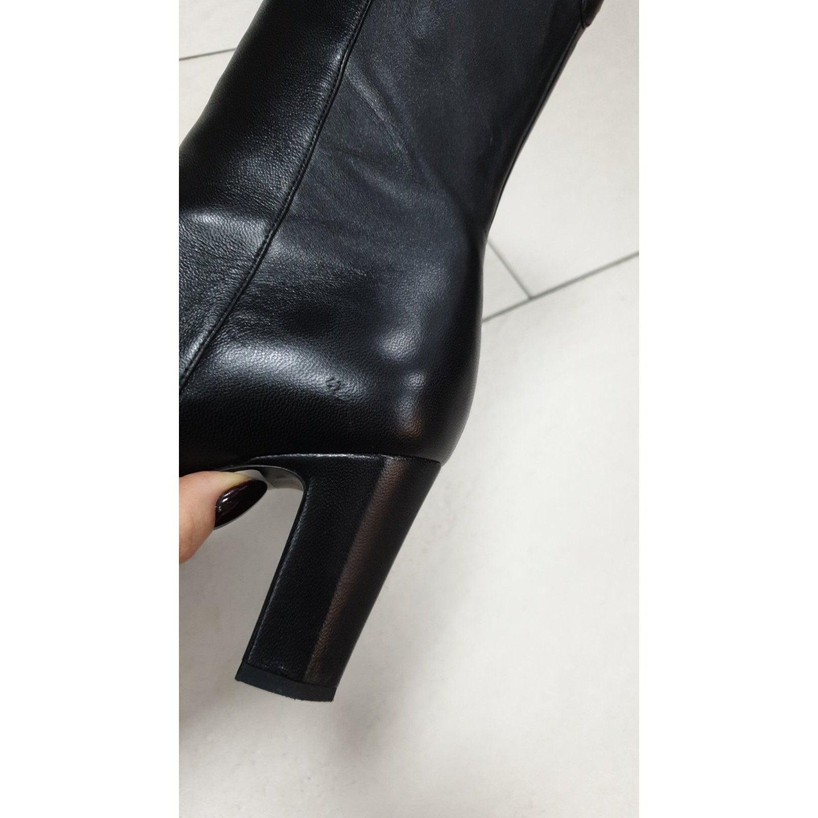 Chanel pelle d'agnello nera  Icone Mid-Boots Sz.36 in vendita 2