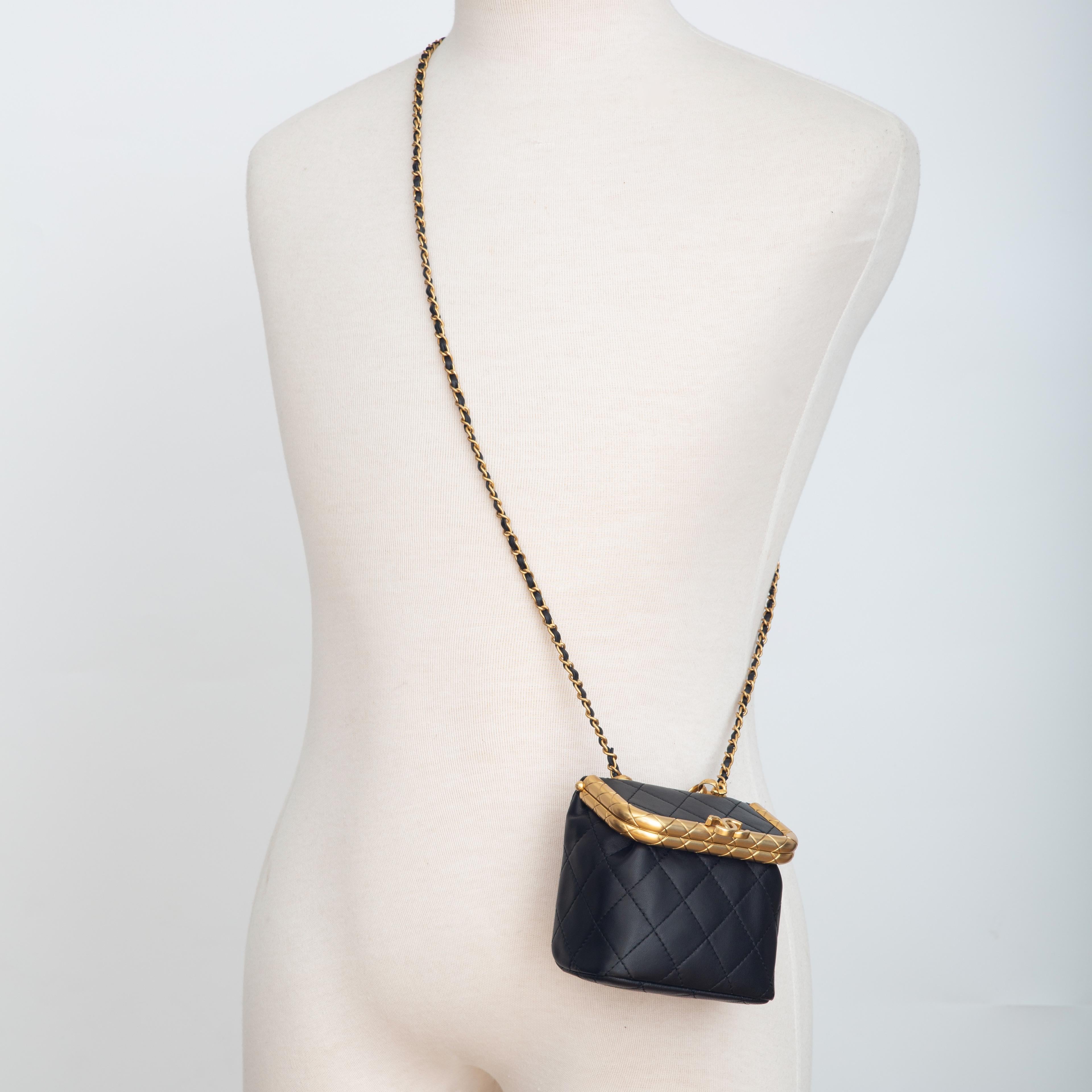 Chanel Black Lambskin Kiss-Lock Mini Bag (2019) For Sale 1