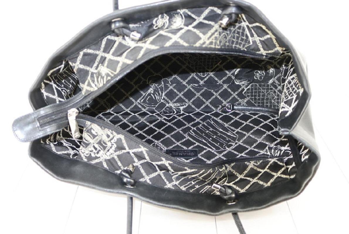 Women's Chanel Black Lambskin Leather 31 Rue Cambon Essential Medium Shopping Tote Bag For Sale