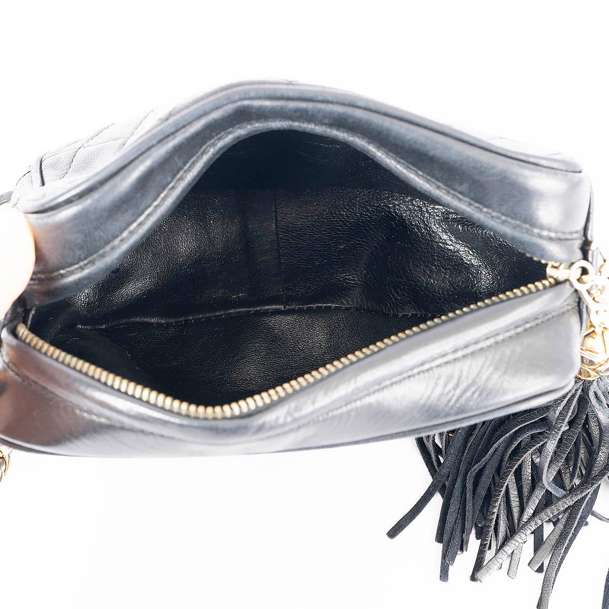 CHANEL black lambskin leather CAMERA TASSEL Shoulder Bag VINTAGE For Sale 2
