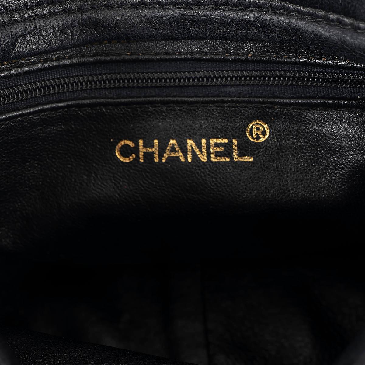 CHANEL black lambskin leather CAMERA TASSEL Shoulder Bag VINTAGE For Sale 3