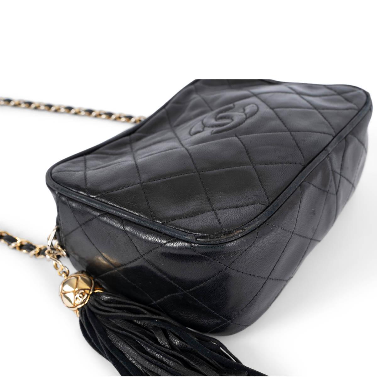 CHANEL black lambskin leather CAMERA TASSEL Shoulder Bag VINTAGE For Sale 5