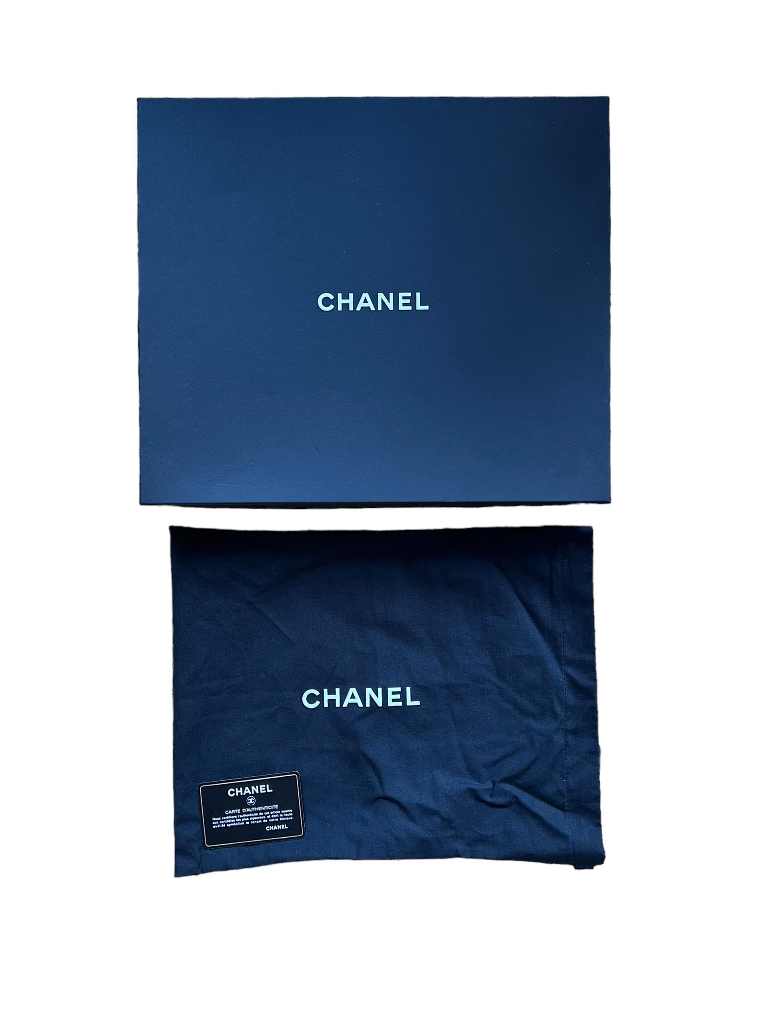 Chanel Black Lambskin Leather CC Twistlock Clutch Bag For Sale 5