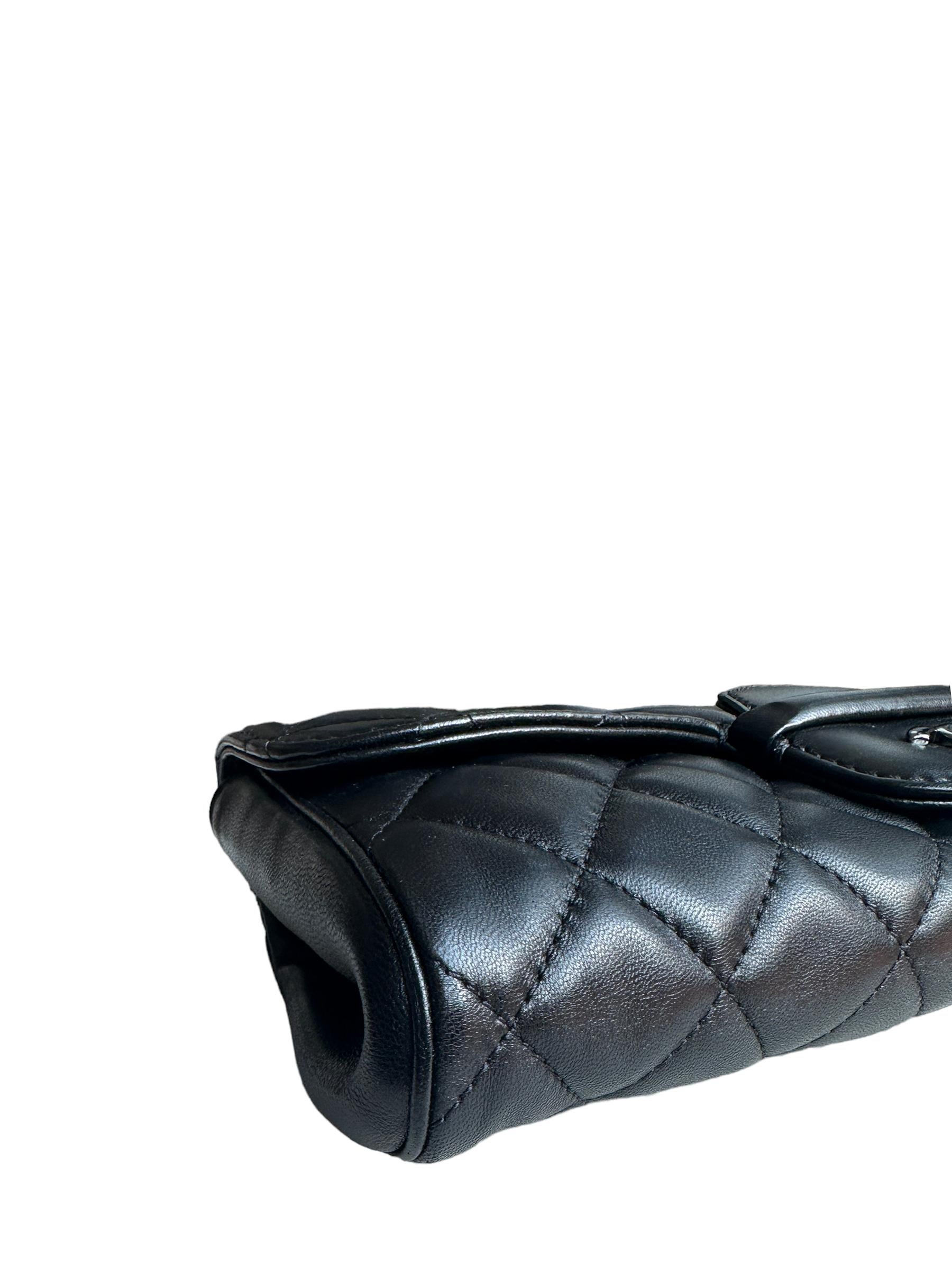 Women's Chanel Black Lambskin Leather CC Twistlock Clutch Bag For Sale